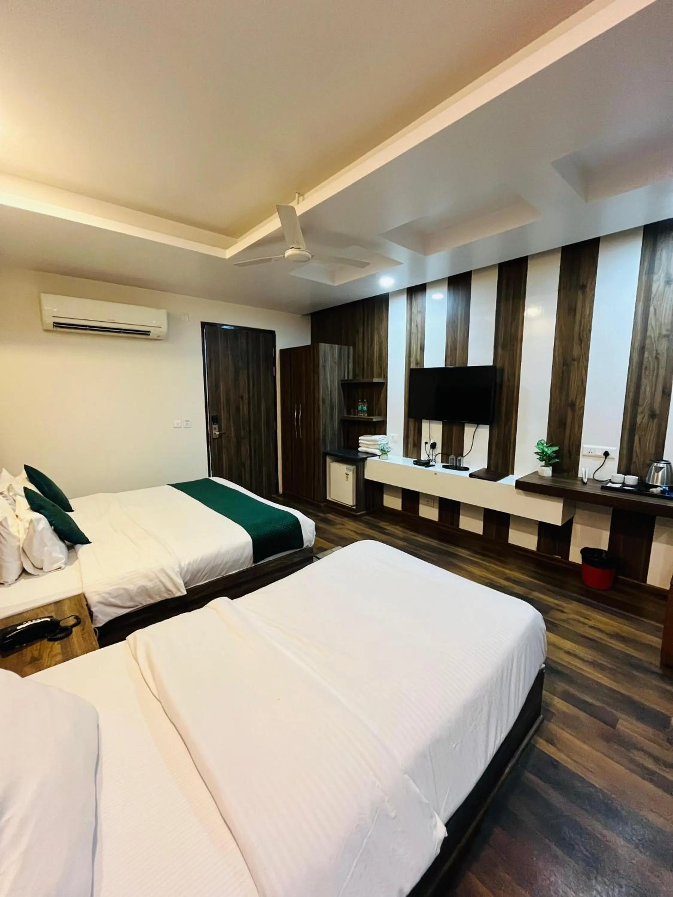 View (from property/room), Bed in Hotel Maira