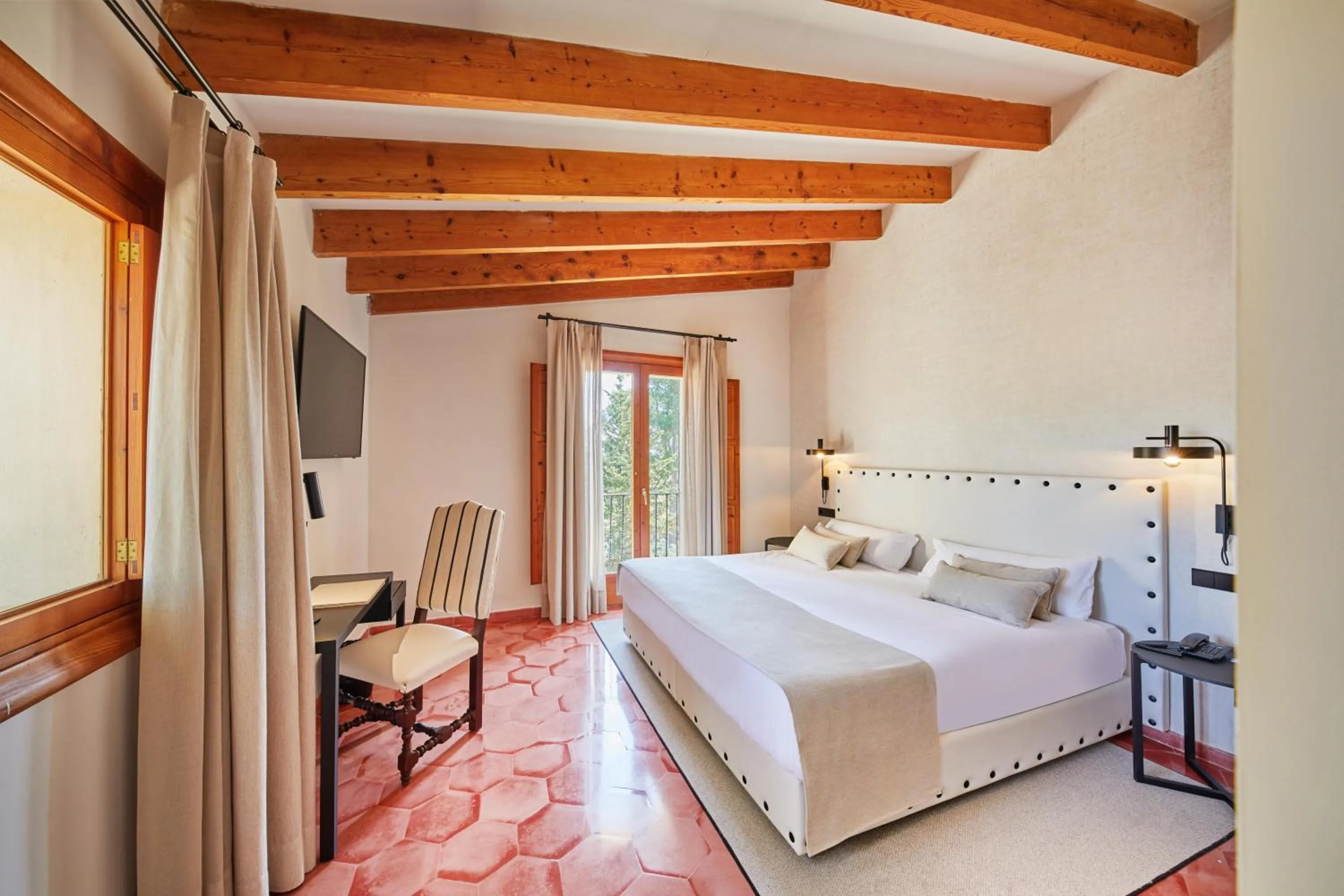 Photo of the whole room, Bed in Virrey Finca Hotel