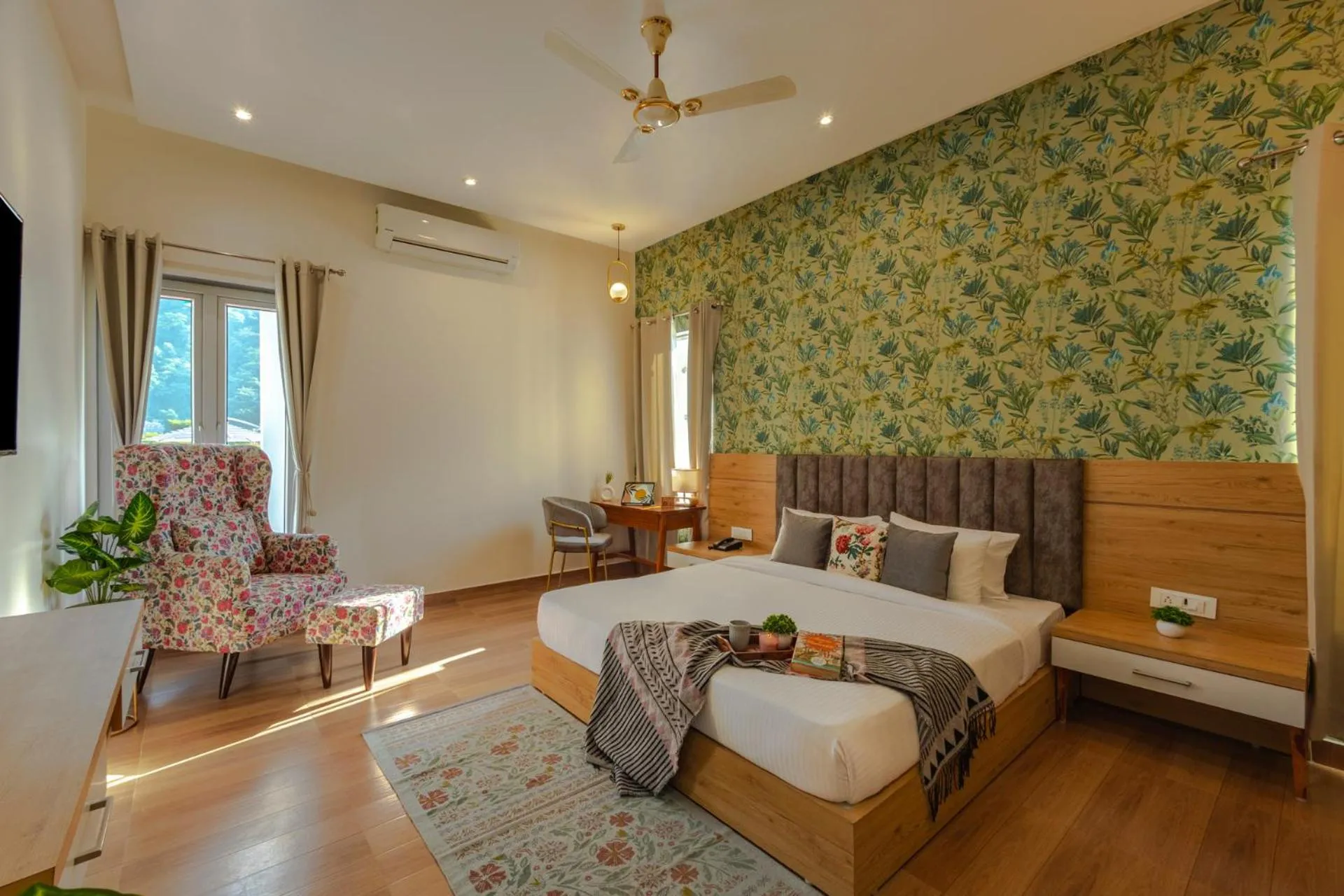 Bed in Zostel Plus Rishikesh, Mohanchatti