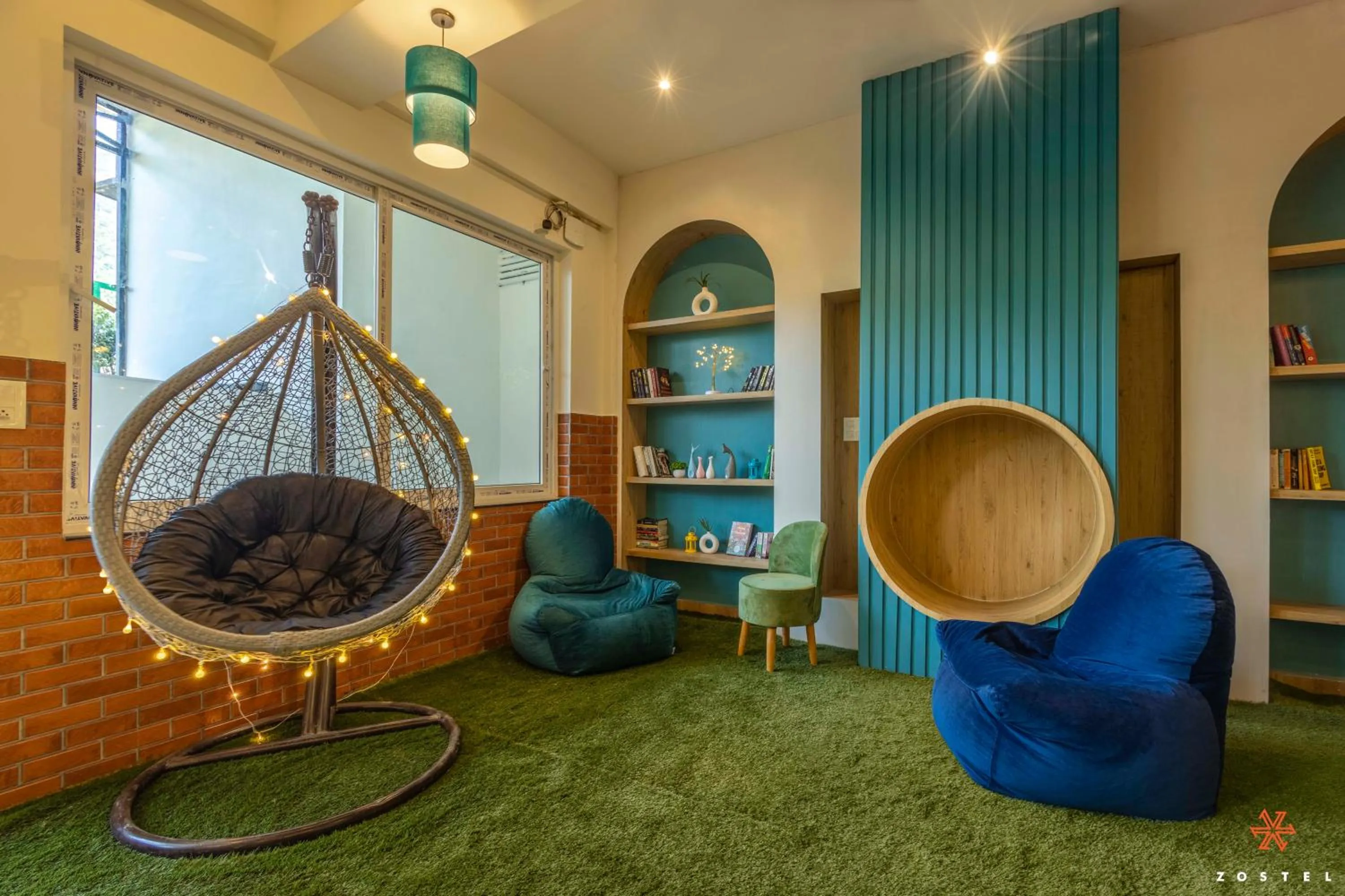 Communal lounge/ TV room in Zostel Plus Rishikesh, Mohanchatti