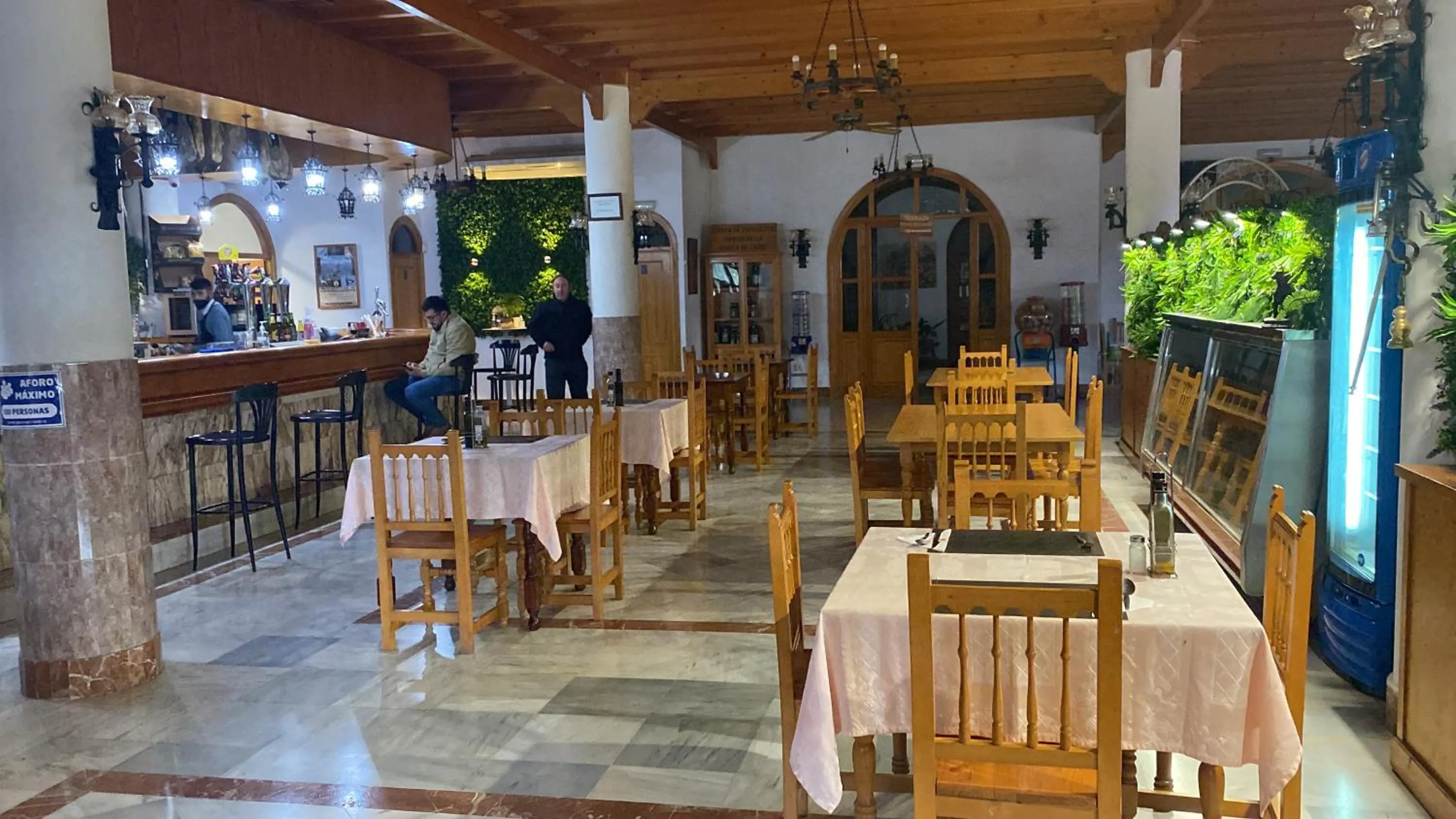 Restaurant/Places to Eat in Hotel Meson Fuente del Pino