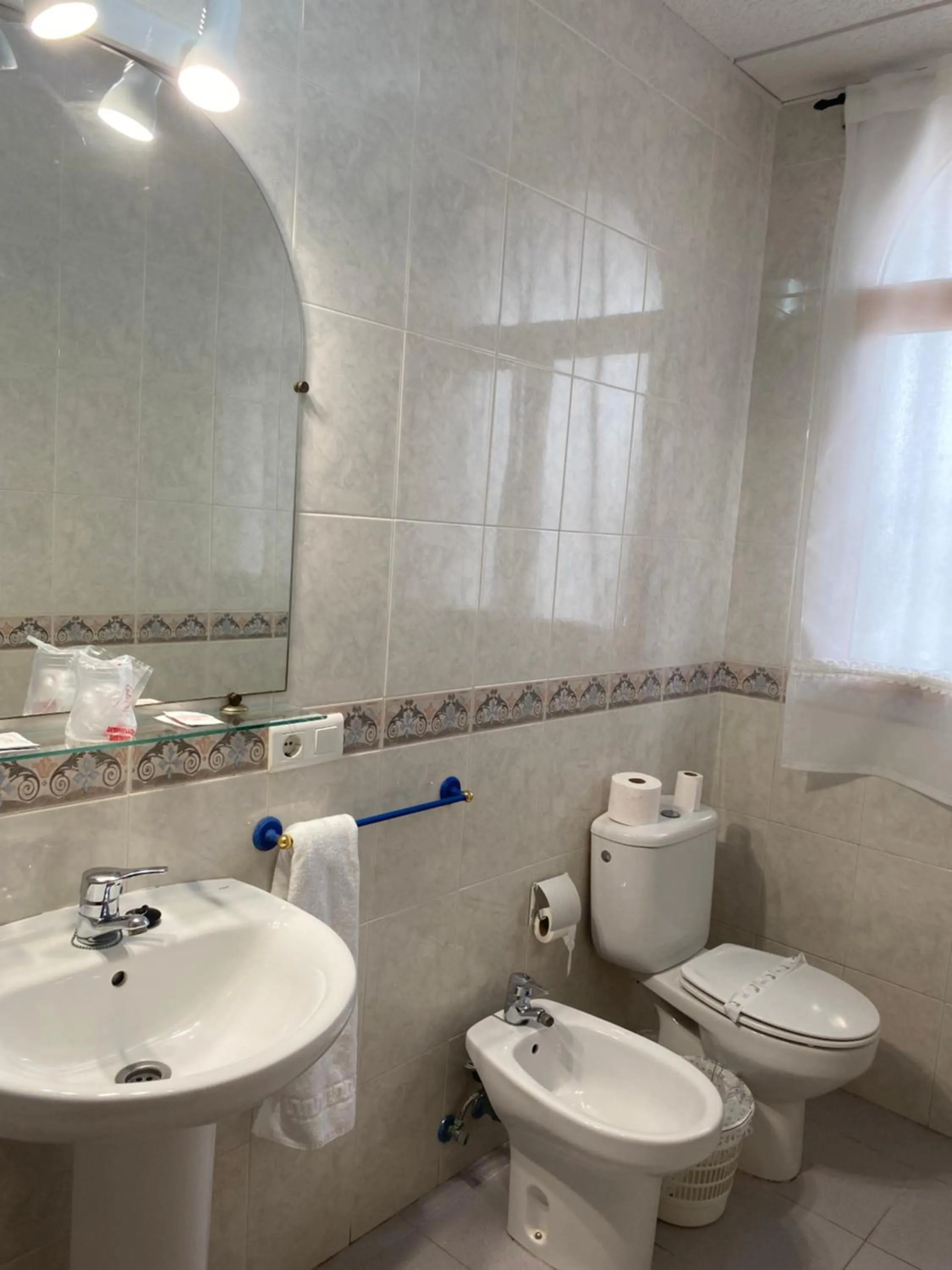 Bathroom in Hotel Meson Fuente del Pino