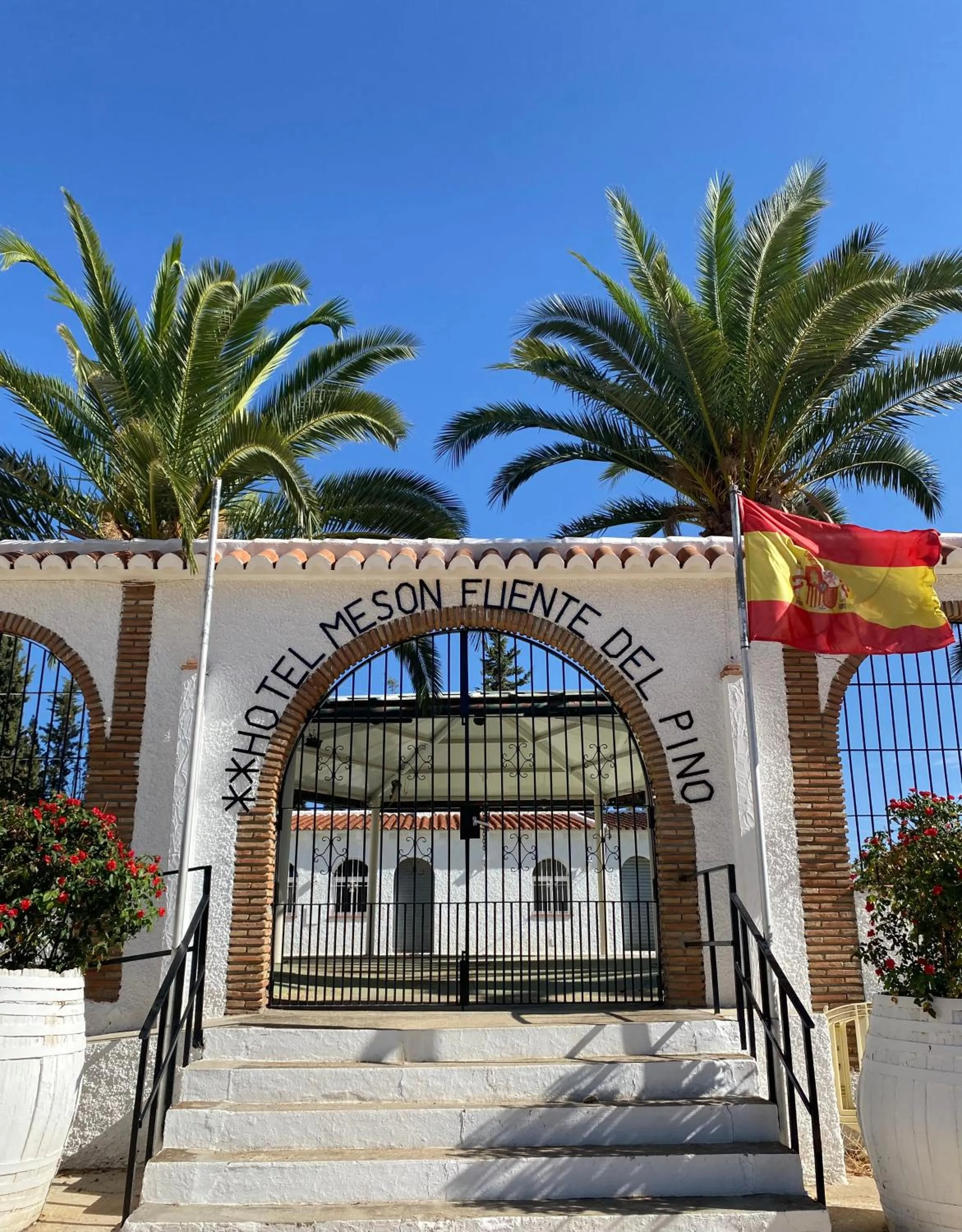 Property Building in Hotel Meson Fuente del Pino