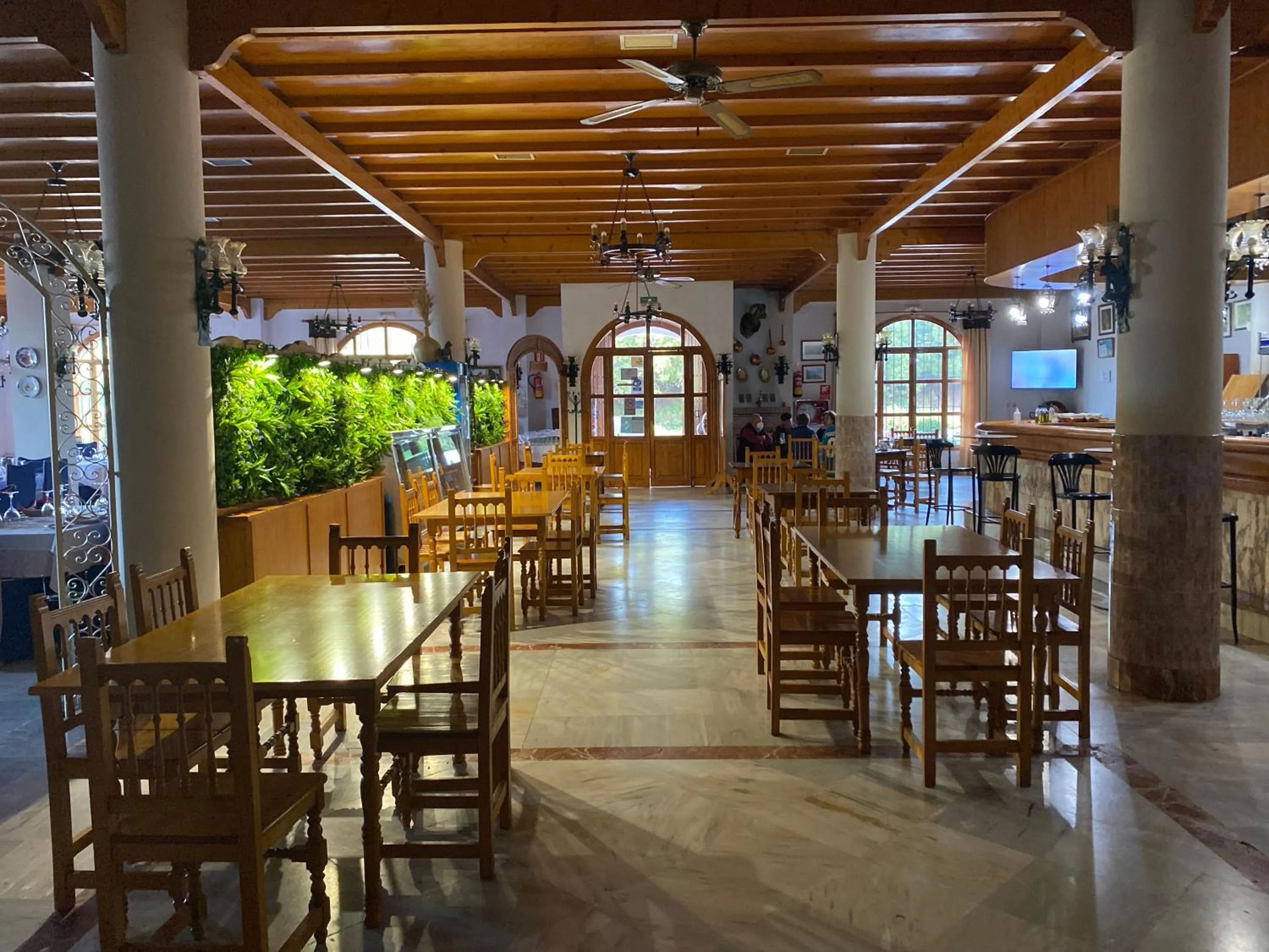 Restaurant/Places to Eat in Hotel Meson Fuente del Pino