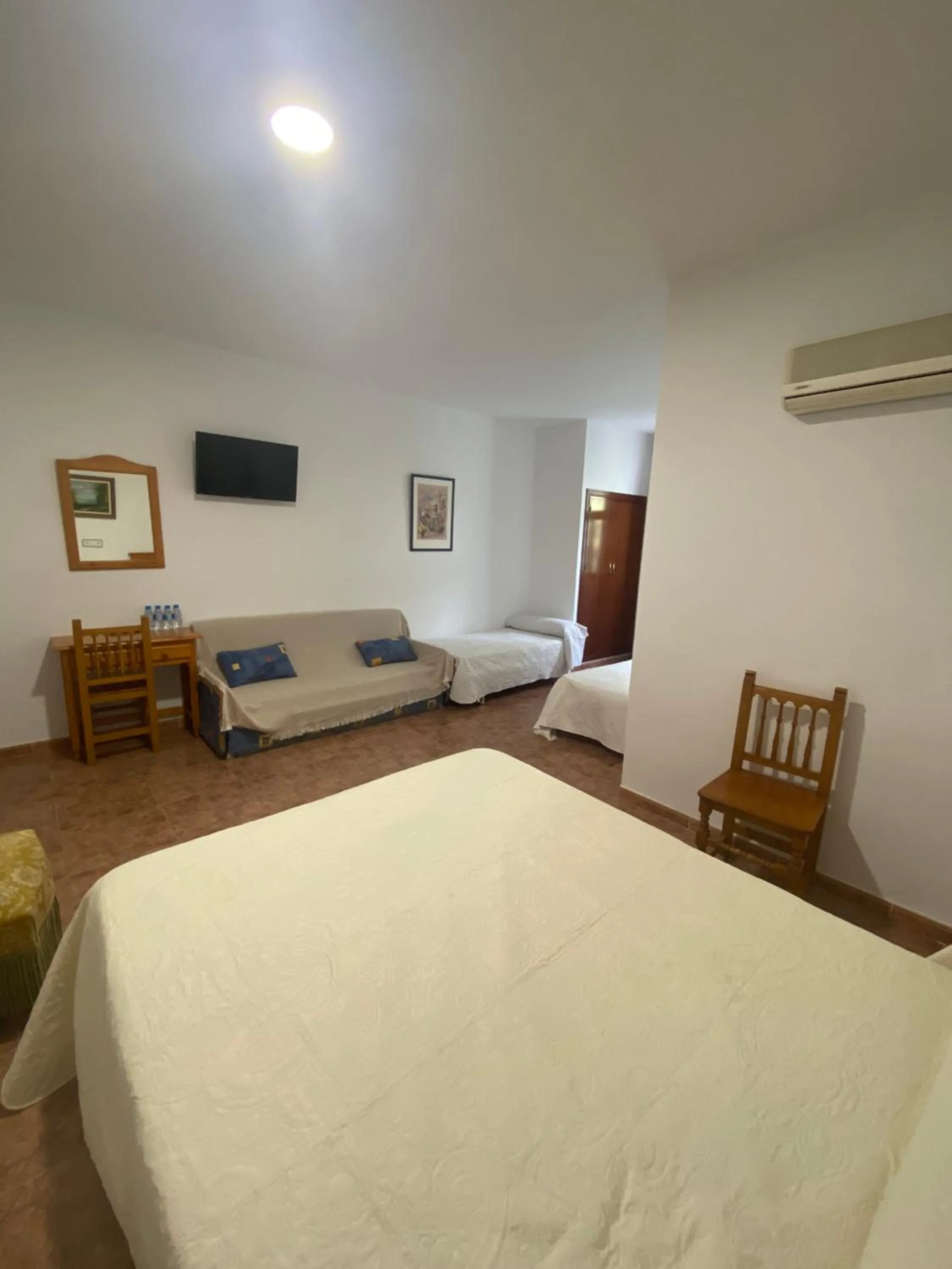 Bed in Hotel Meson Fuente del Pino