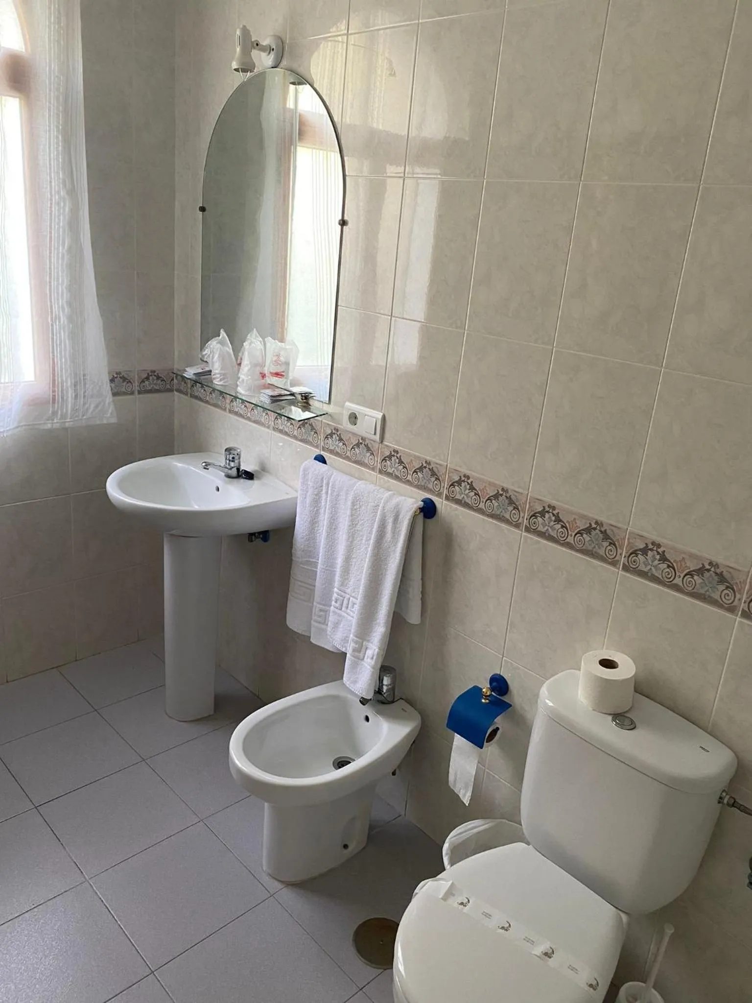 Bathroom in Hotel Meson Fuente del Pino