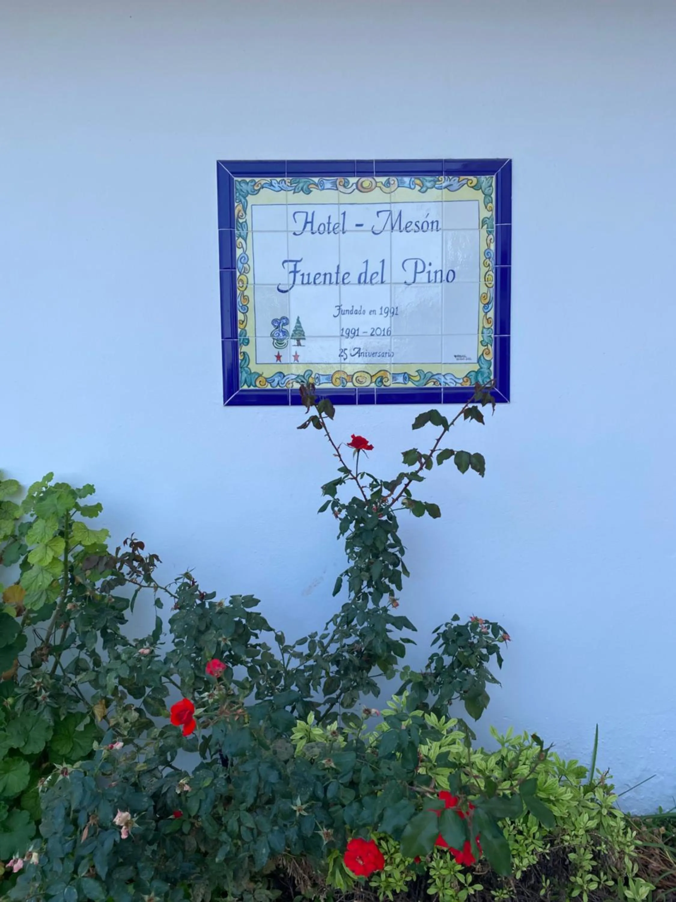 TV/Entertainment Center in Hotel Meson Fuente del Pino