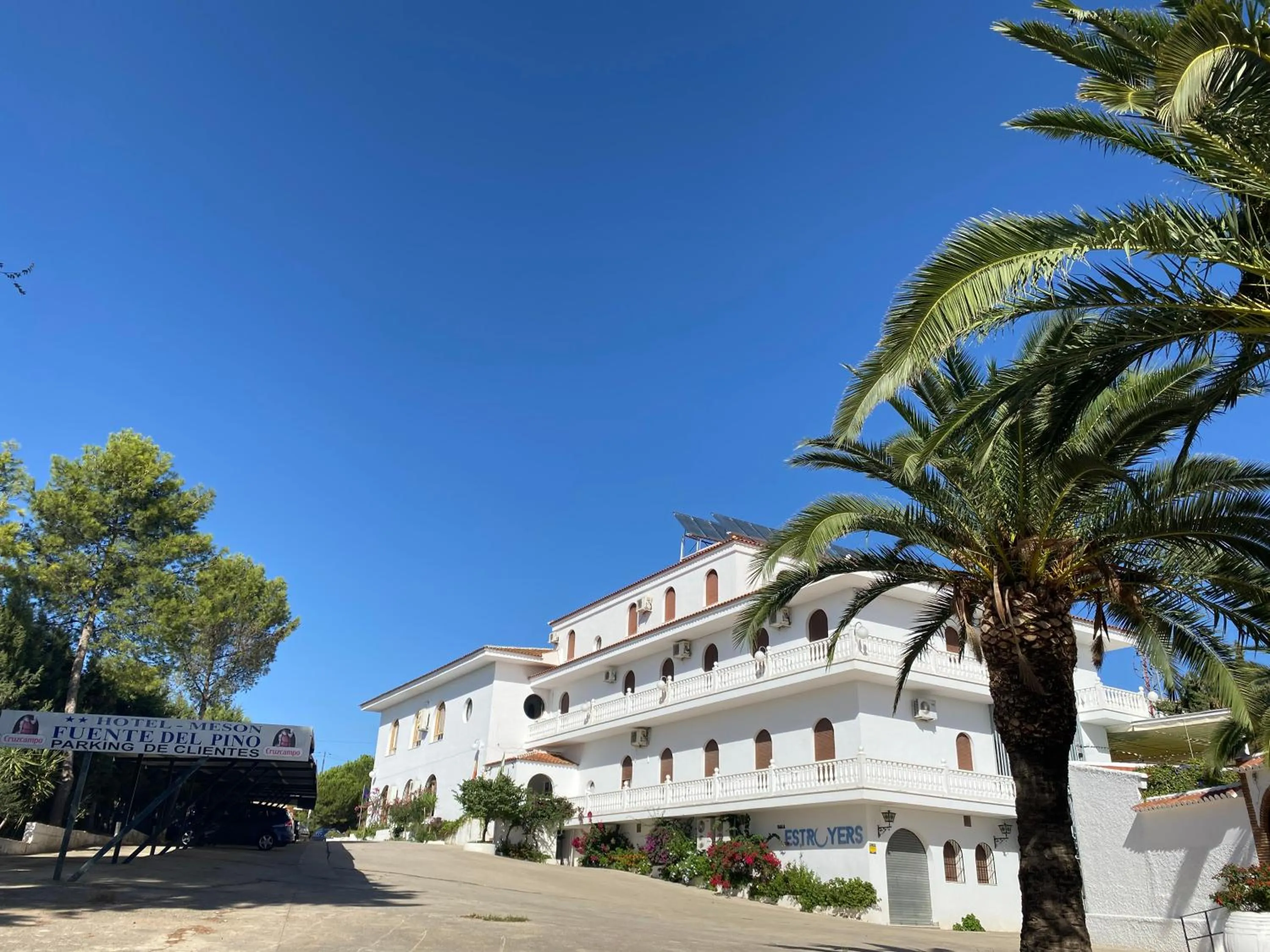 Property Building in Hotel Meson Fuente del Pino