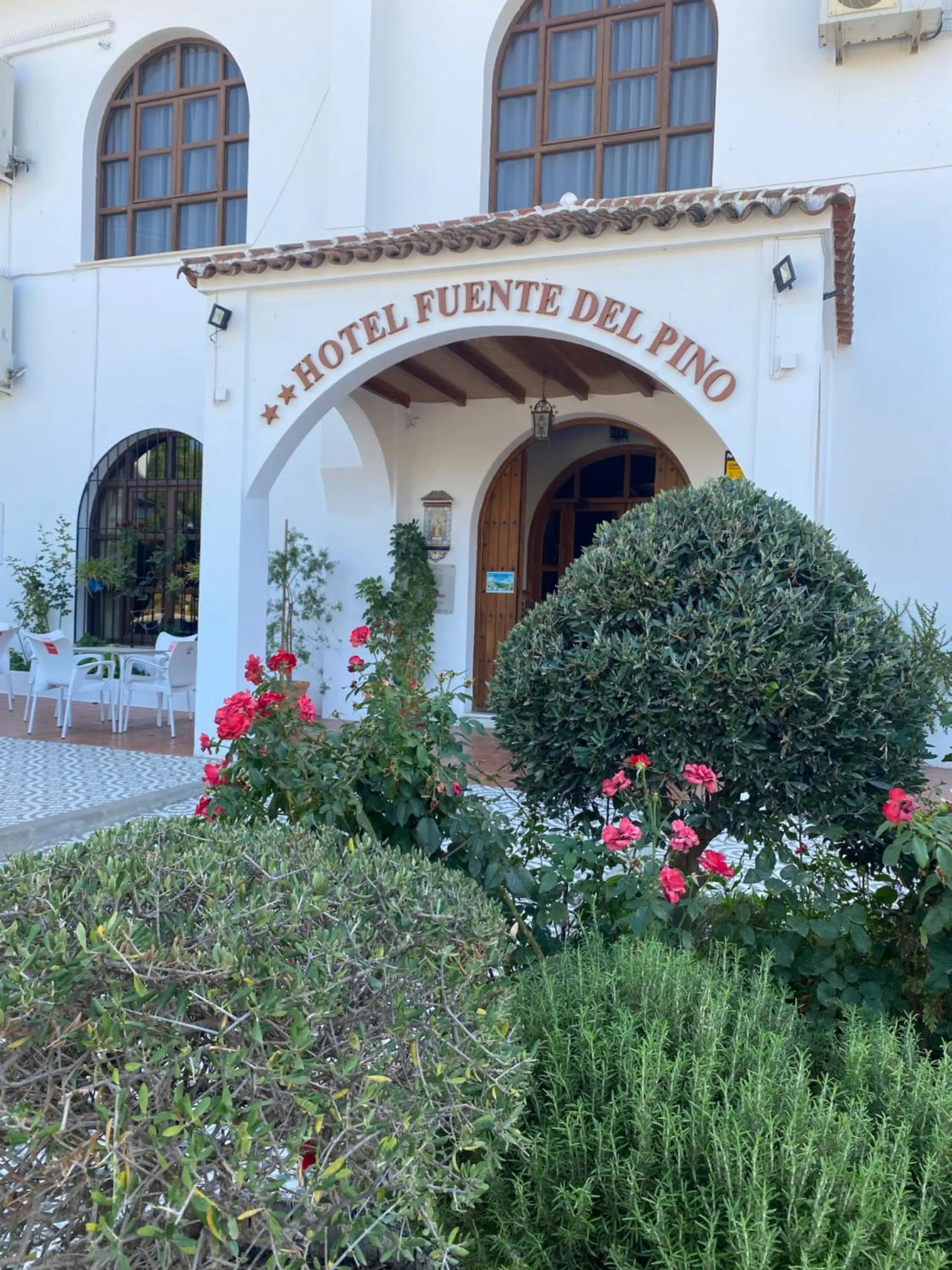 Property Building in Hotel Meson Fuente del Pino