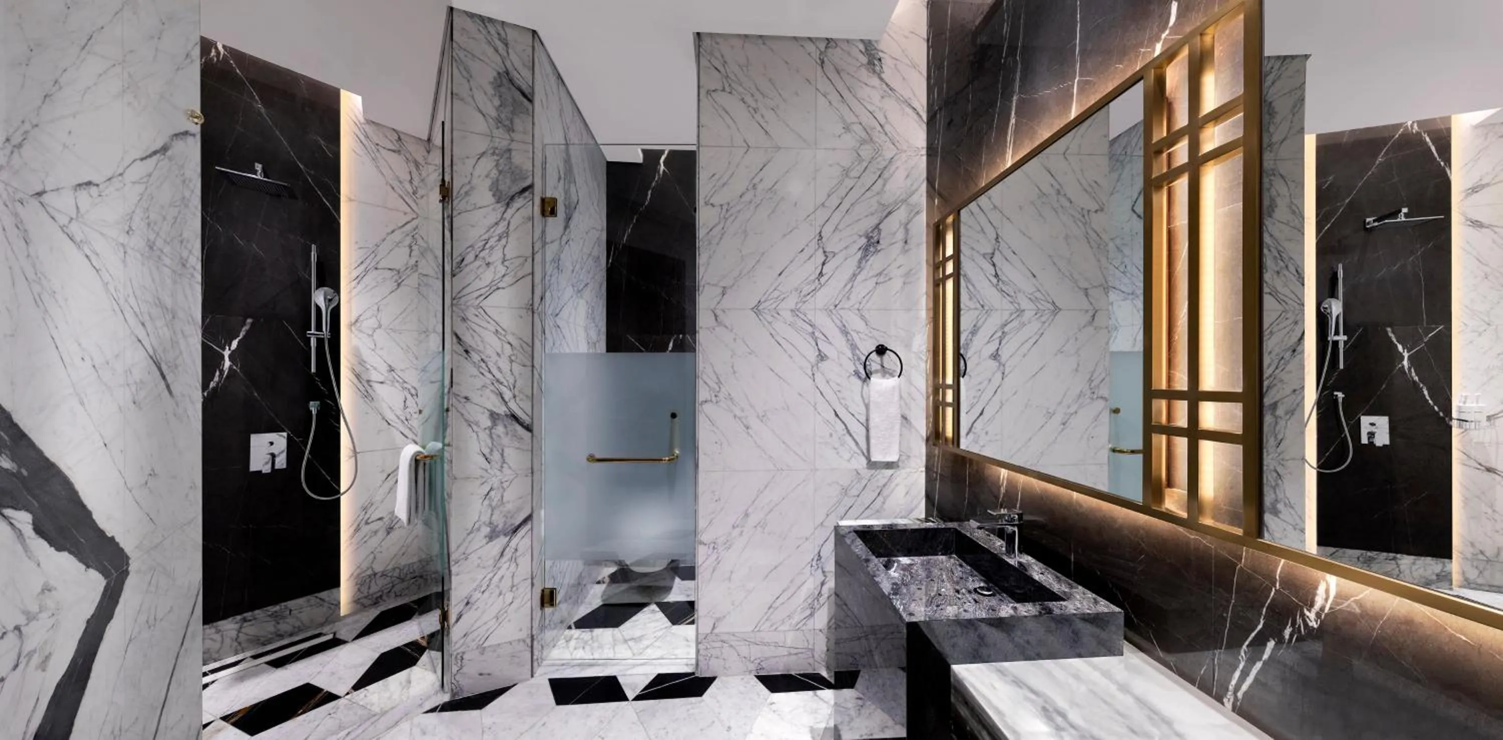 Shower in Velero Hotel Doha Lusail