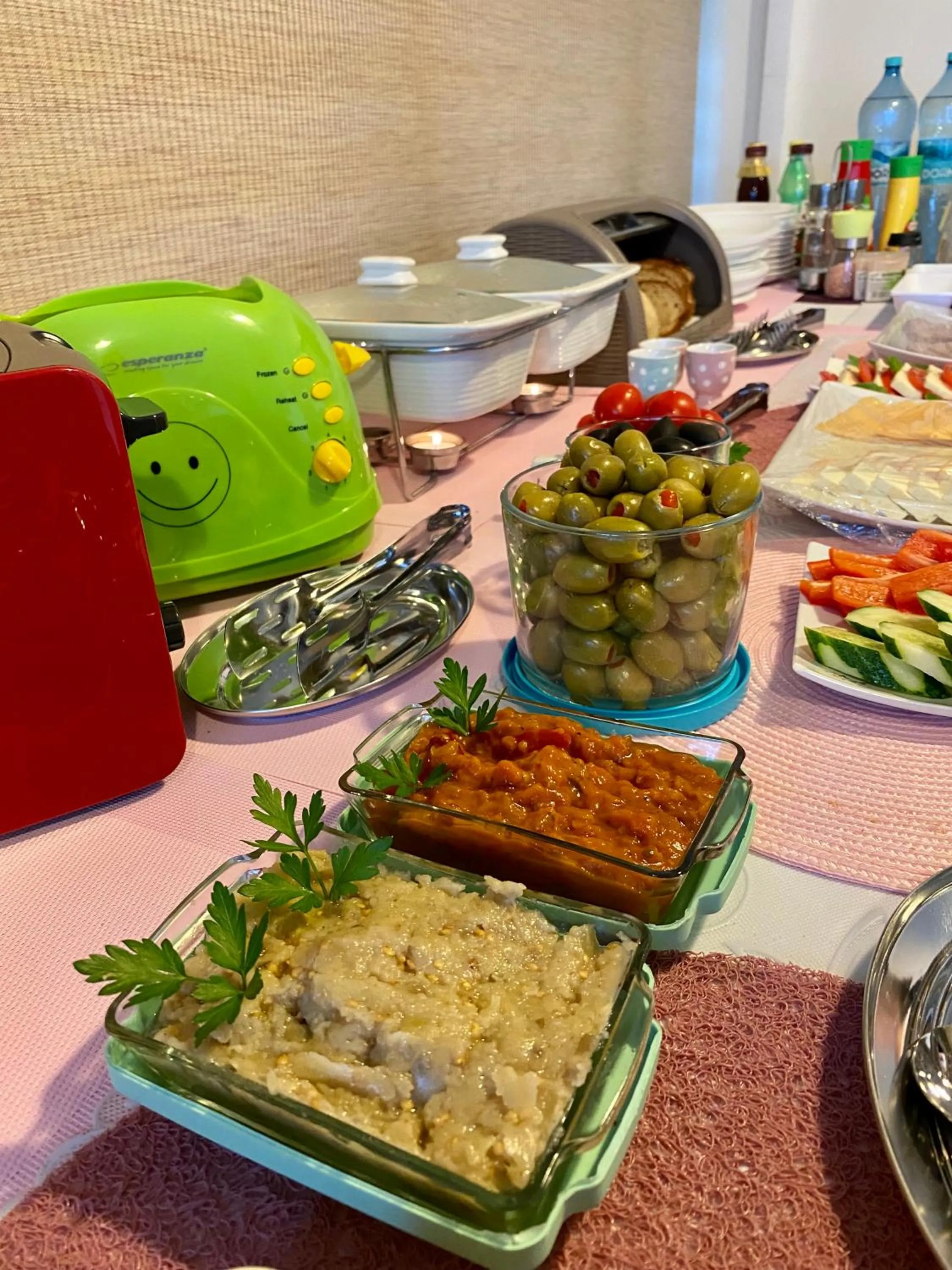 Buffet breakfast in Pensiunea Rix Rooms