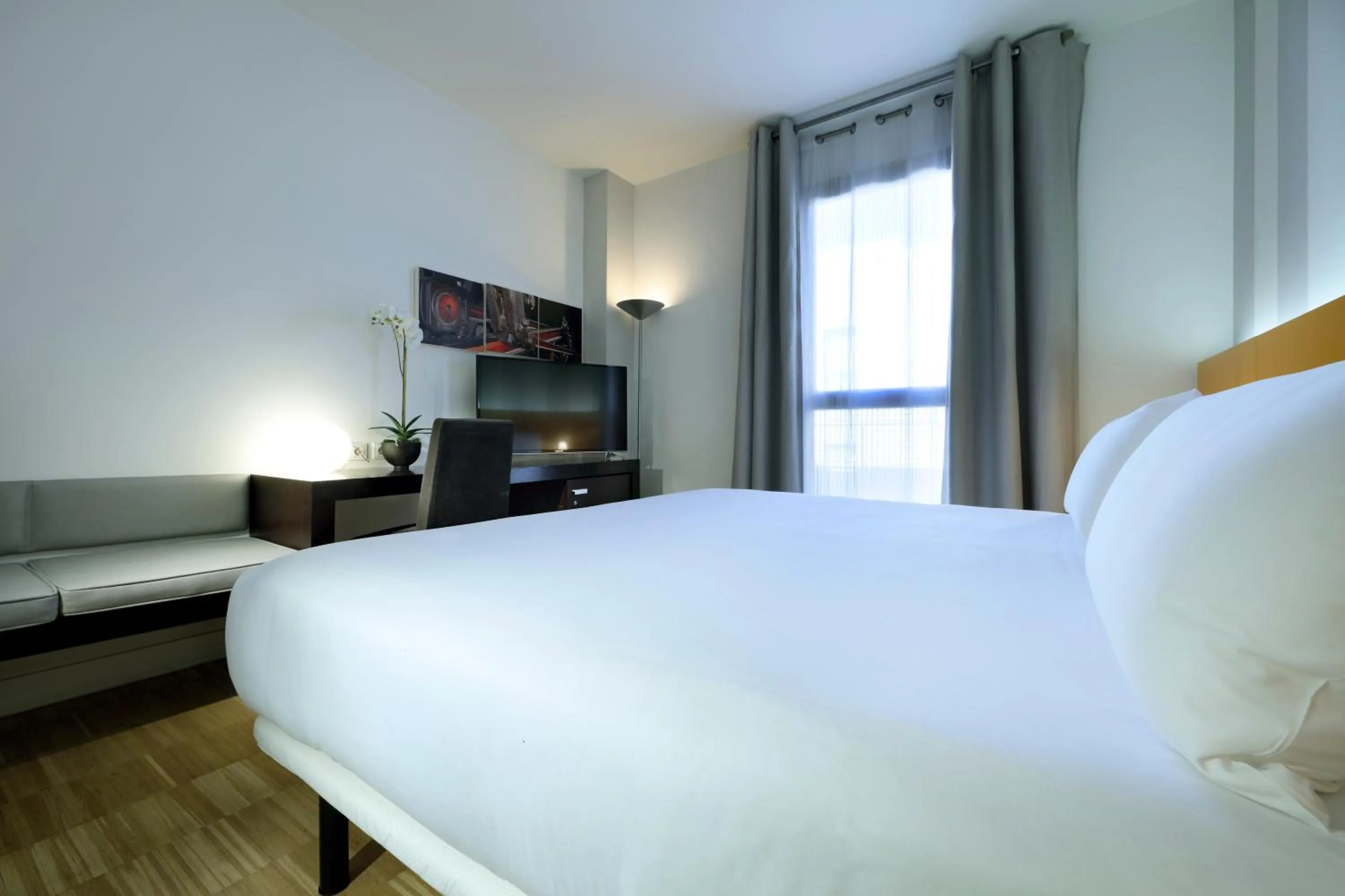 Bedroom, Bed in Exe Tres Cantos