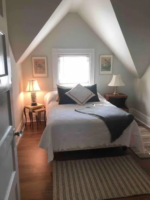 Redefined Alchemy - Bright, eclectic, pretty Apt 3E