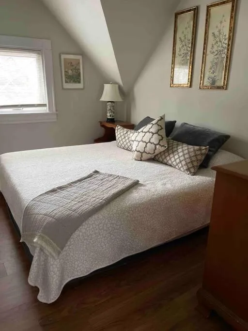 Redefined Alchemy - Bright, eclectic, pretty Apt 3E