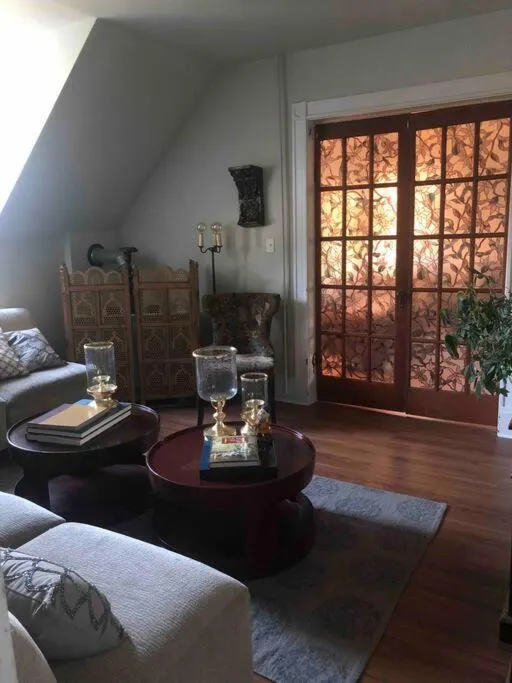 Redefined Alchemy - Bright, eclectic, pretty Apt 3E