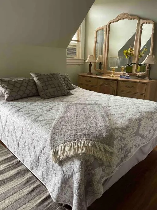 Redefined Alchemy - Bright, eclectic, pretty Apt 3E