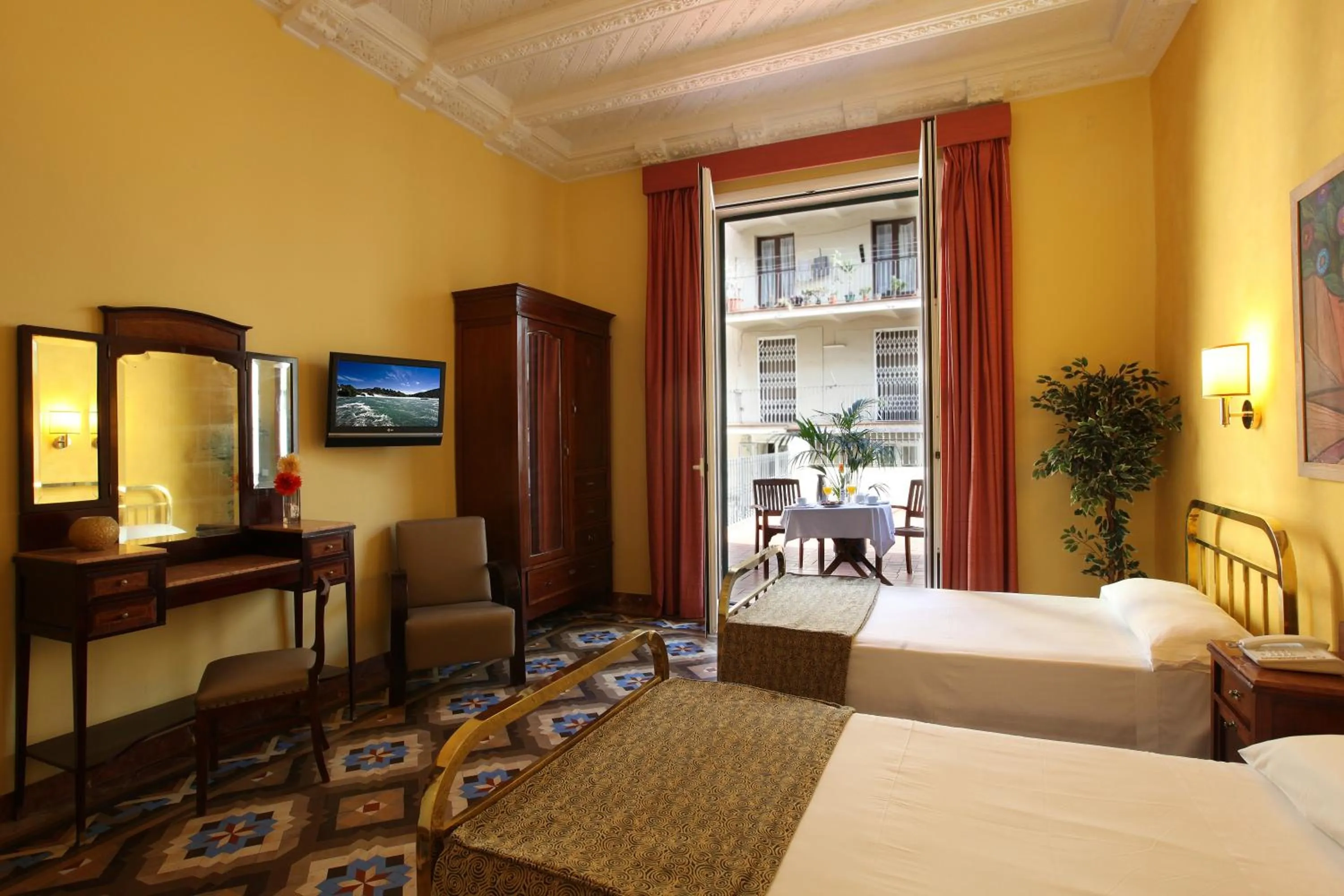 Photo of the whole room, Bed in Hotel Nouvel