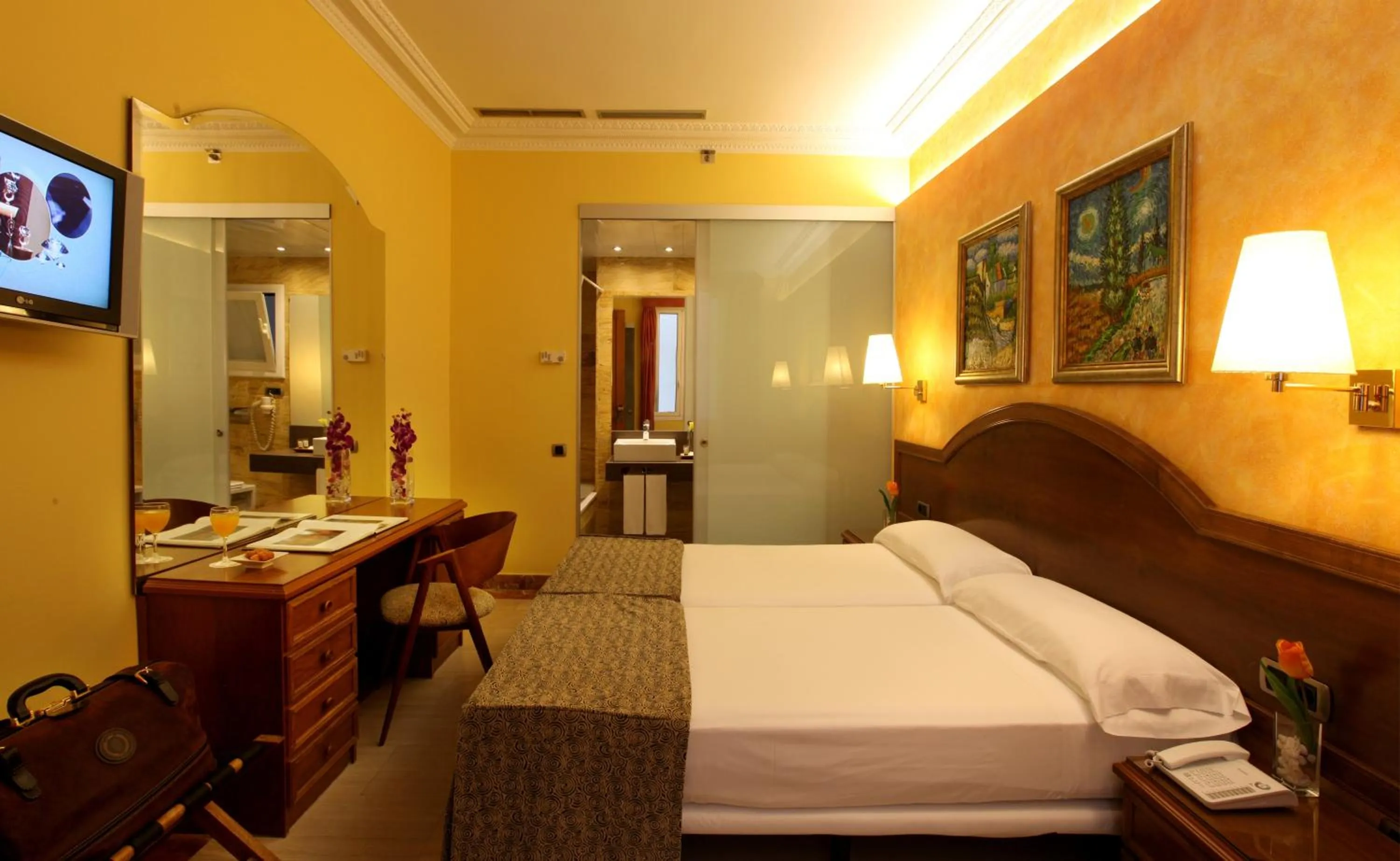 Photo of the whole room, Bed in Hotel Nouvel