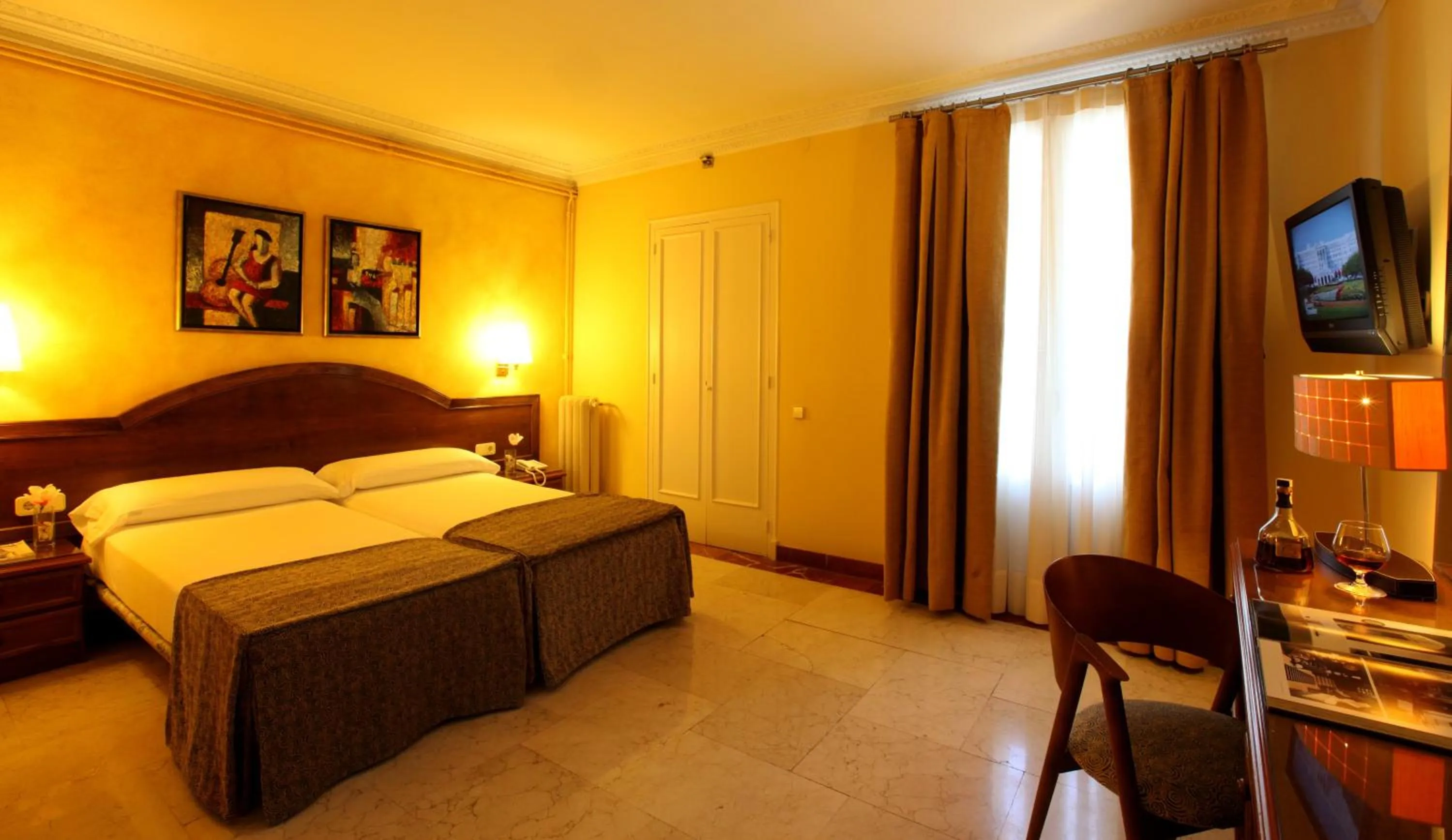 Photo of the whole room, Bed in Hotel Nouvel