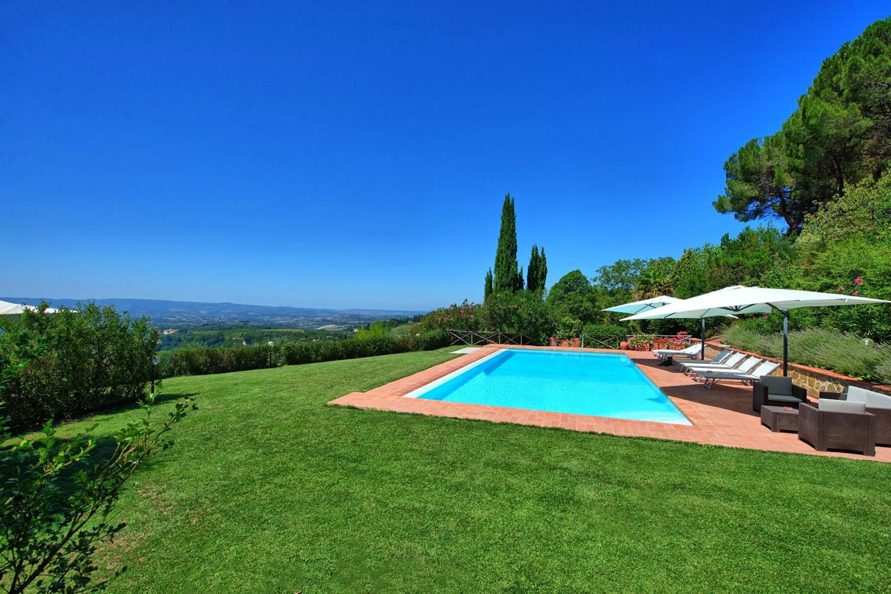 Garden in Villa Casa Lucia by PosarelliVillas