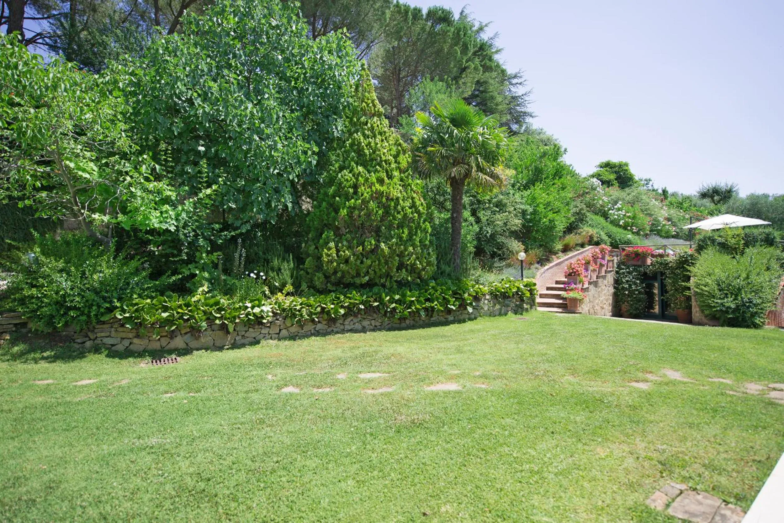 Garden in Villa Casa Lucia by PosarelliVillas