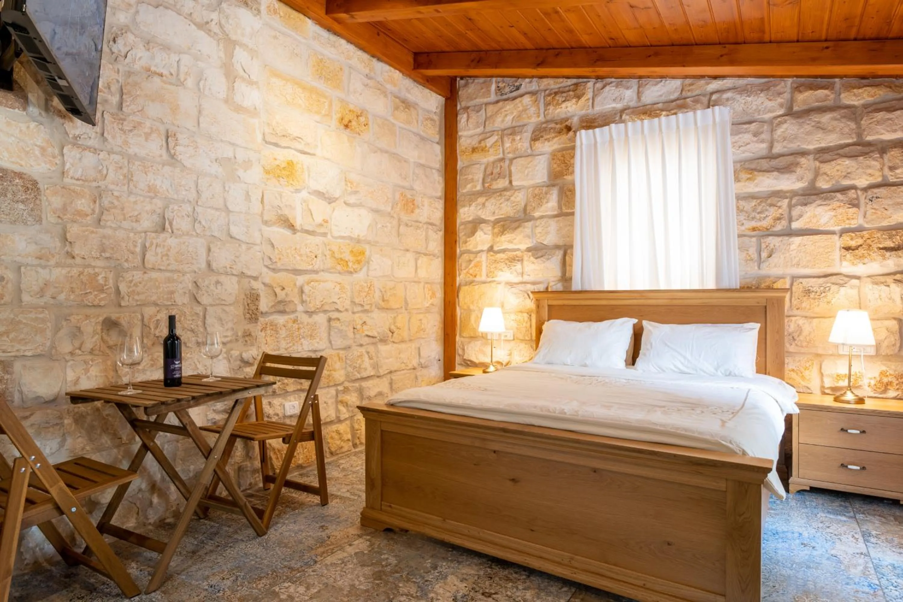 Bed in Via Maria Boutique Suites - Free Parking