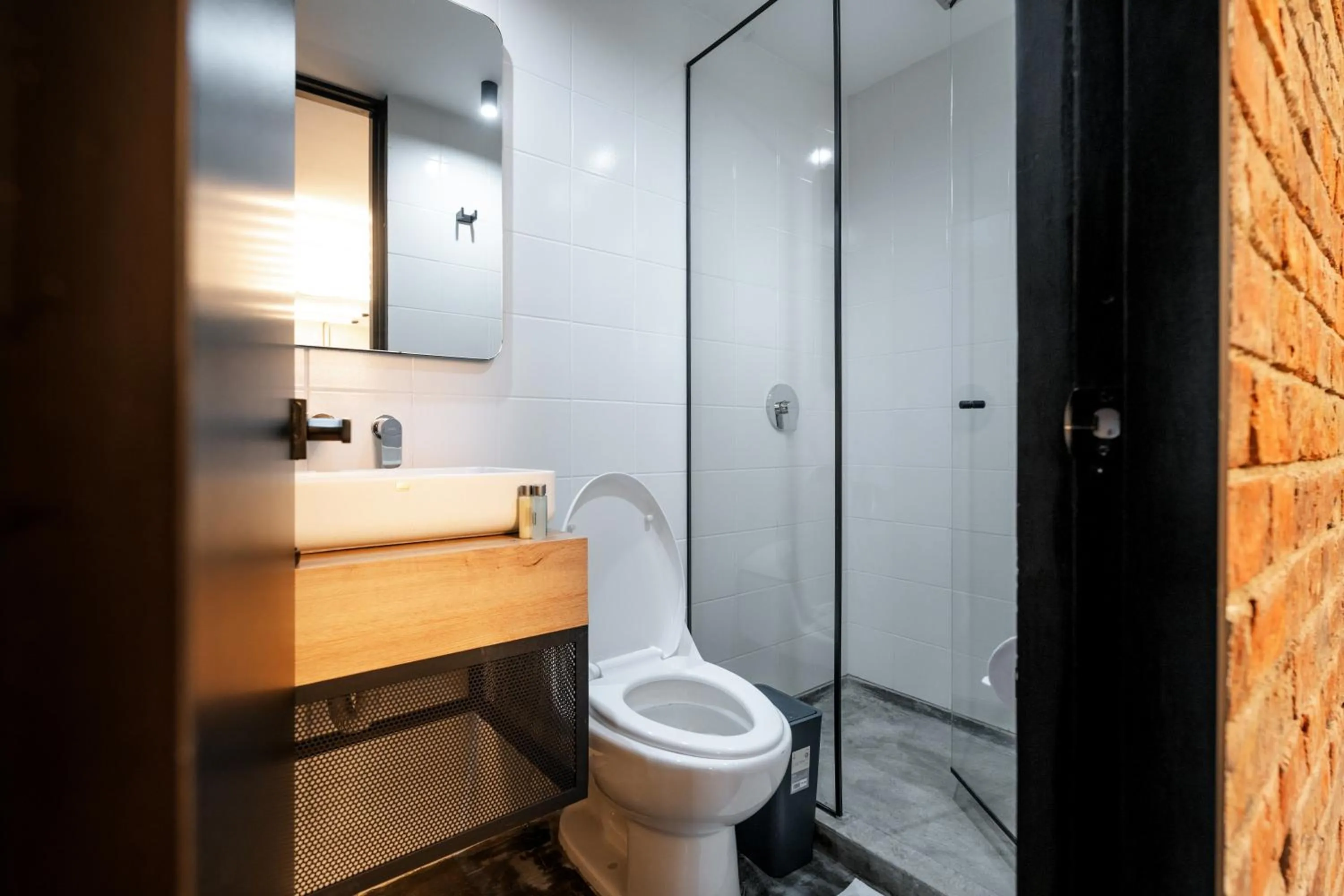 Shower in Indie Universe Creative Hotel