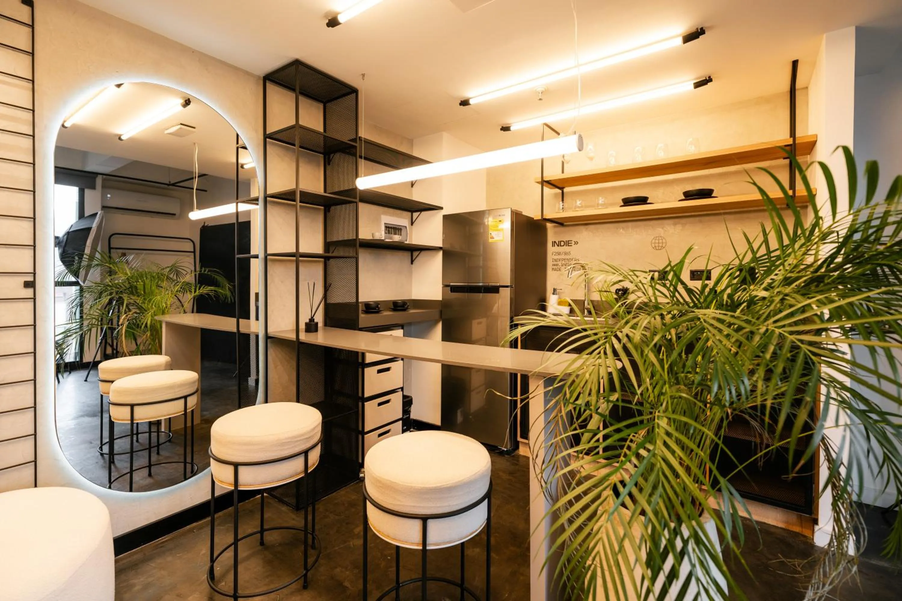 Kitchen or kitchenette in Indie Universe Creative Hotel