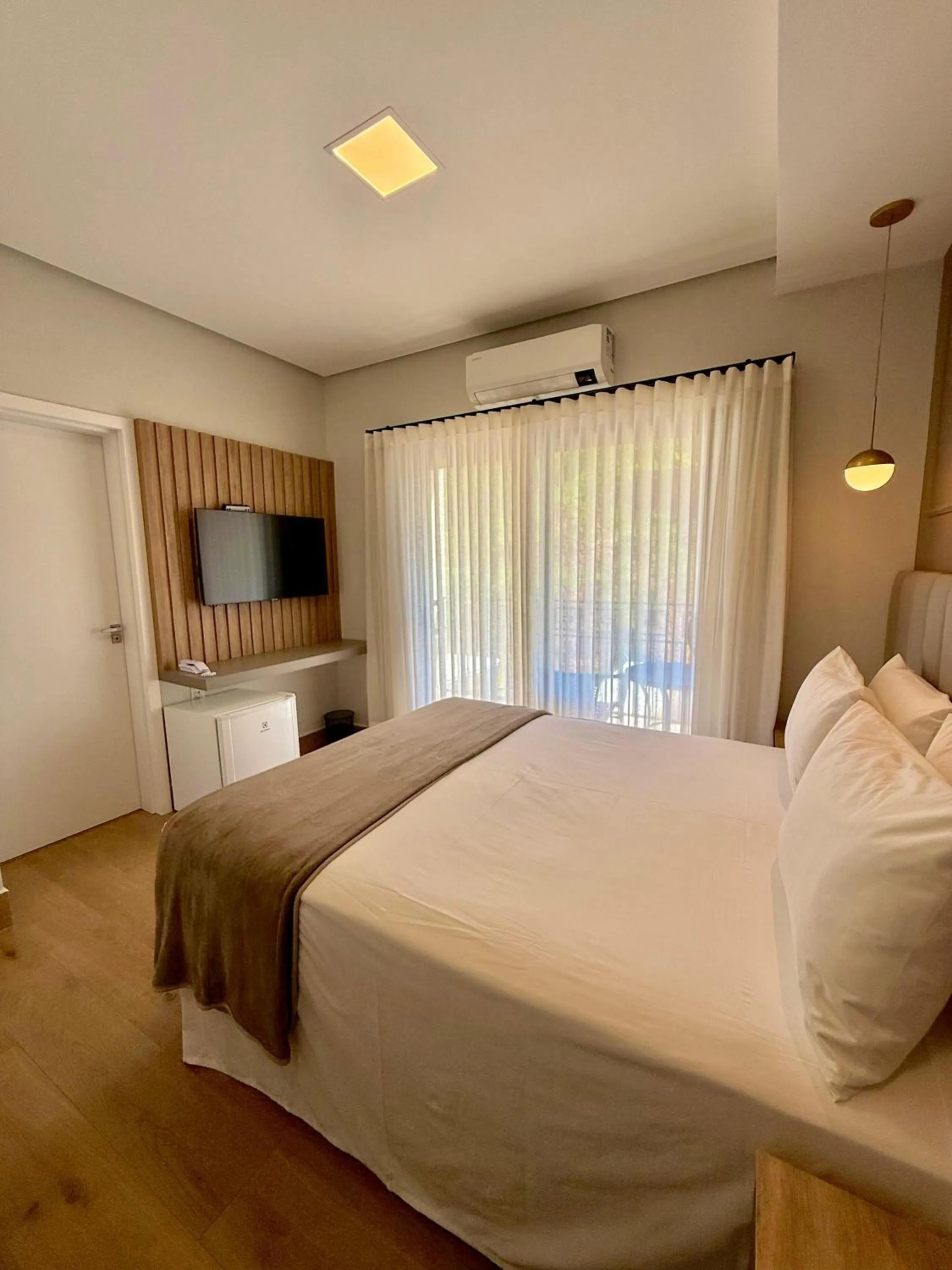 Photo of the whole room, Bed in Vista do Lago Hotel