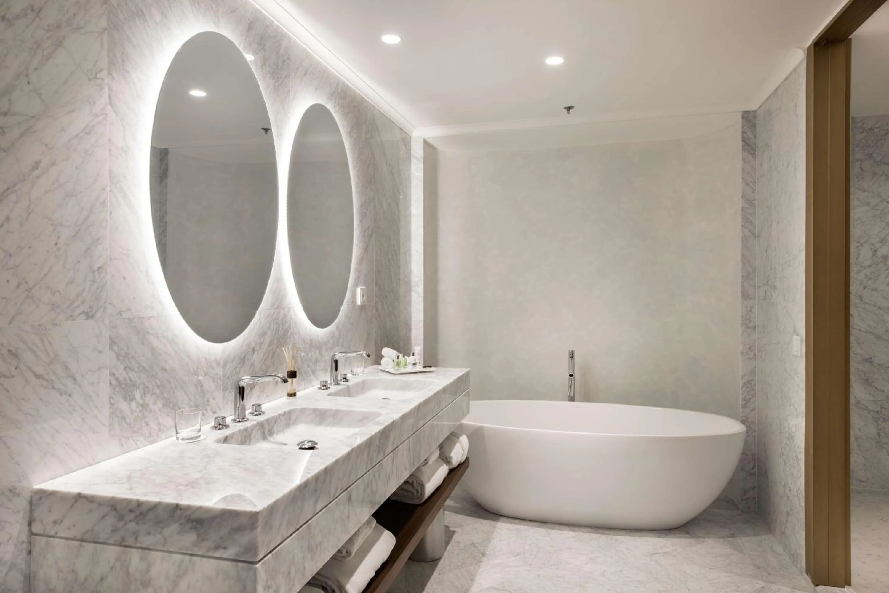 Bathroom in NH Collection Madrid Eurobuilding