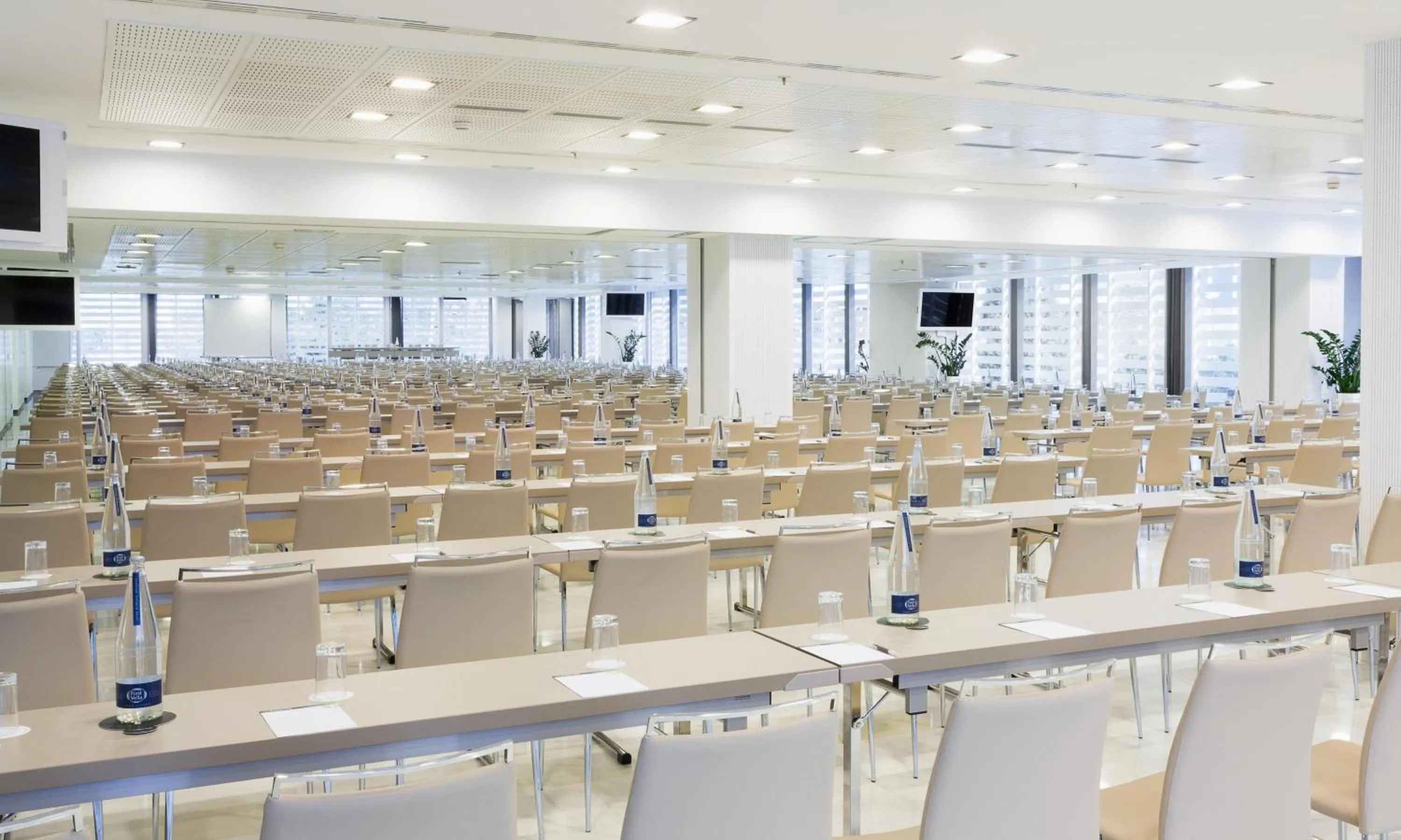 Bedroom in NH Collection Madrid Eurobuilding