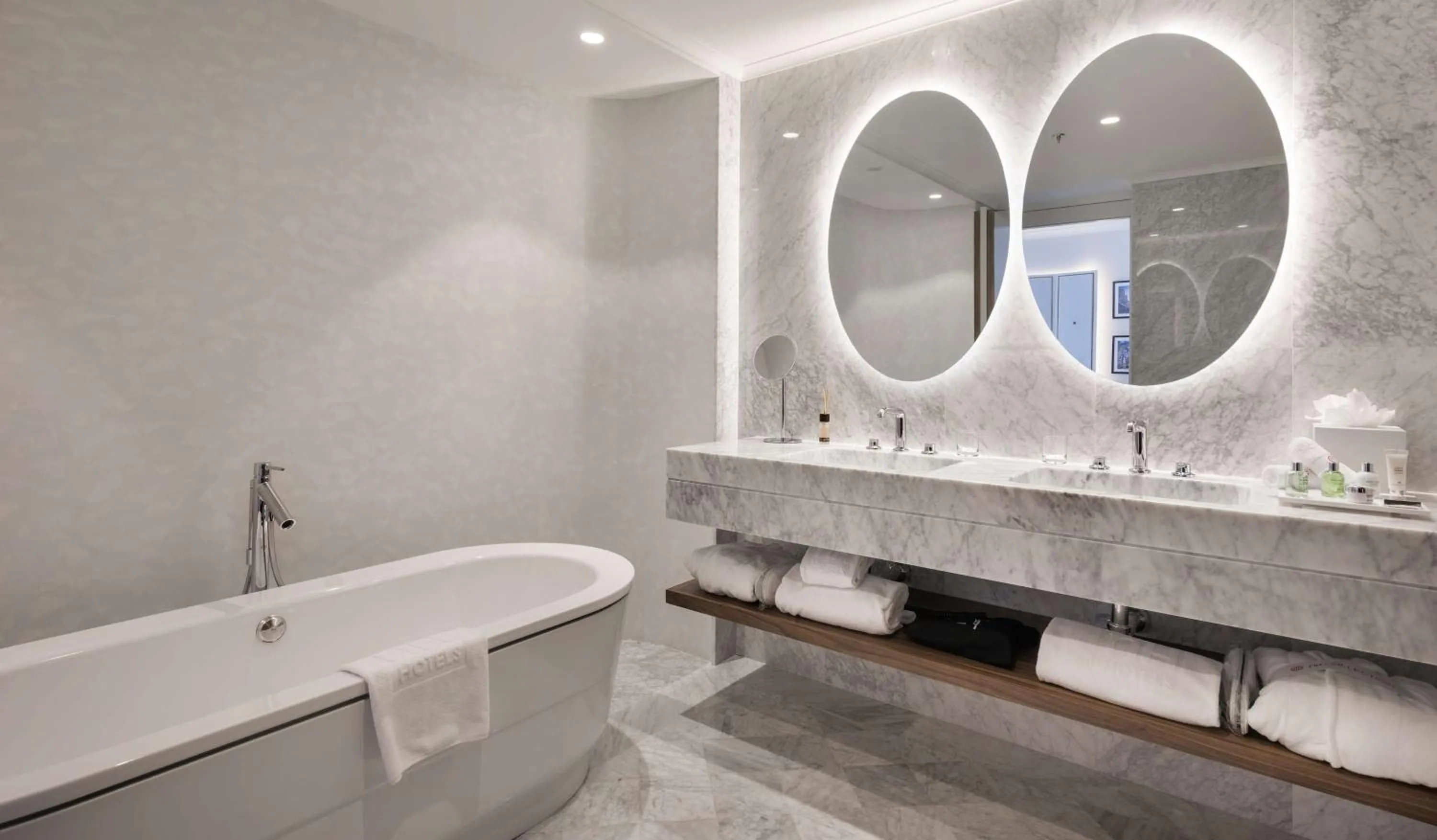 Bathroom in NH Collection Madrid Eurobuilding