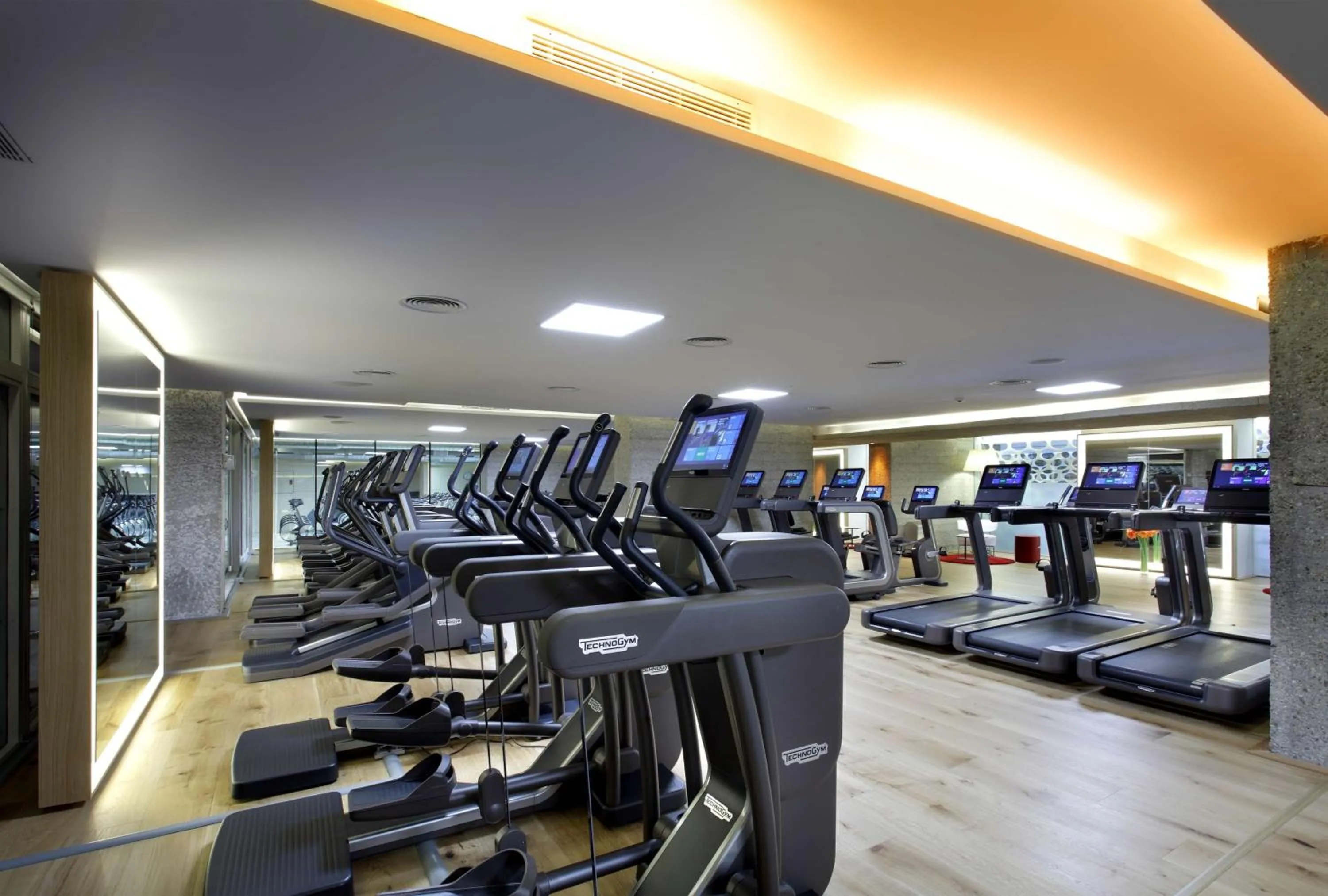 Fitness centre/facilities in NH Collection Madrid Eurobuilding