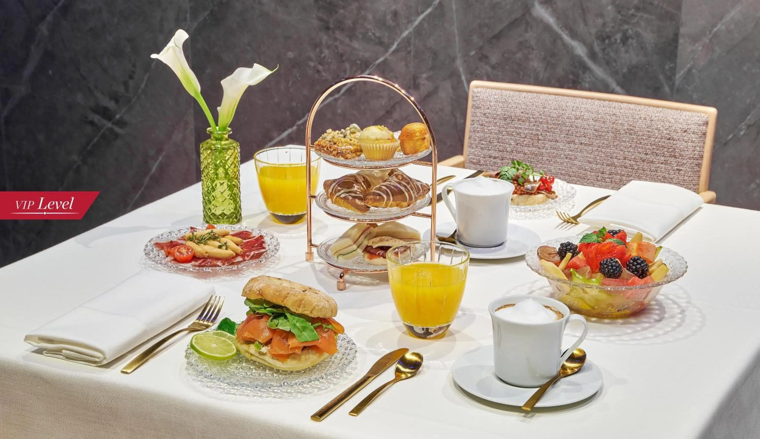 Restaurant/places to eat in NH Collection Madrid Eurobuilding