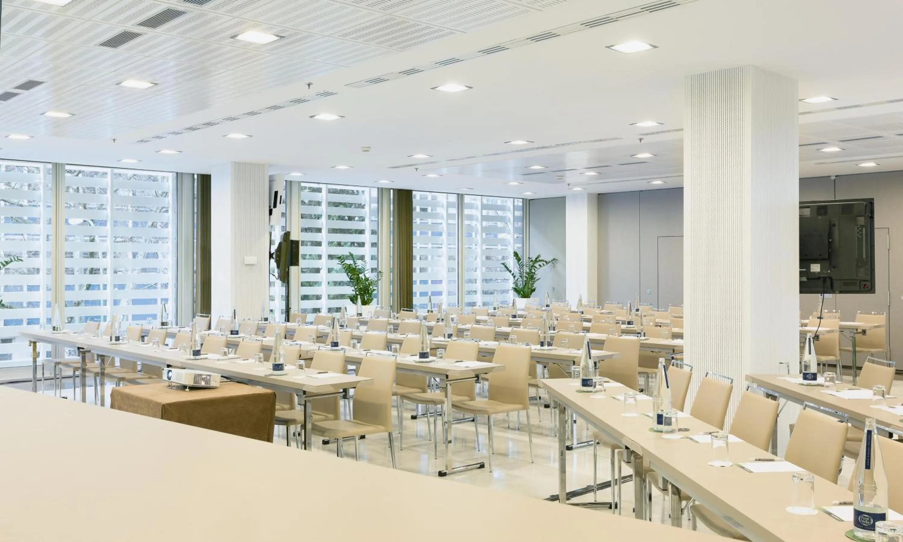 Bedroom in NH Collection Madrid Eurobuilding