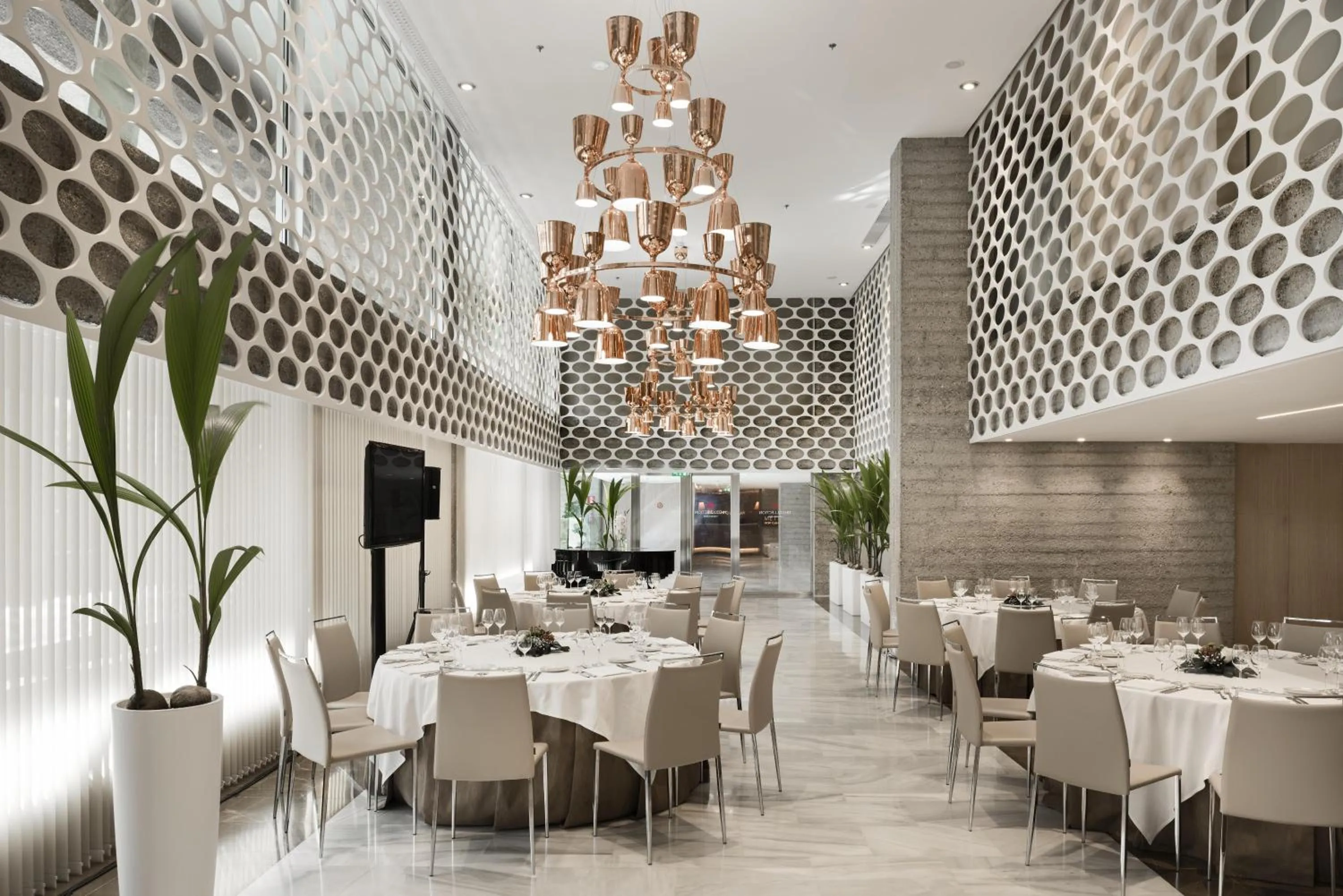 Restaurant/places to eat in NH Collection Madrid Eurobuilding