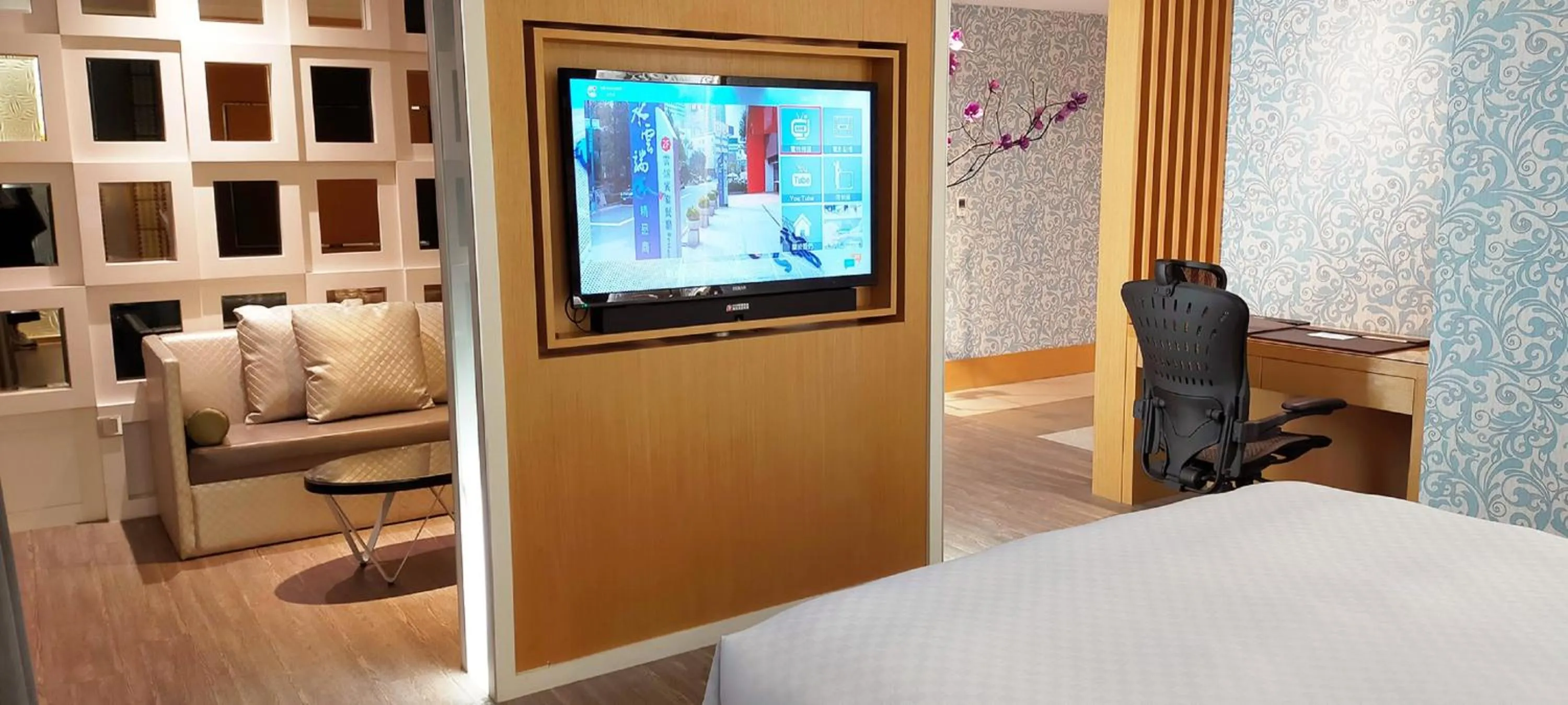 Photo of the whole room, Bed in Icloud Luxury Resort & Hotel