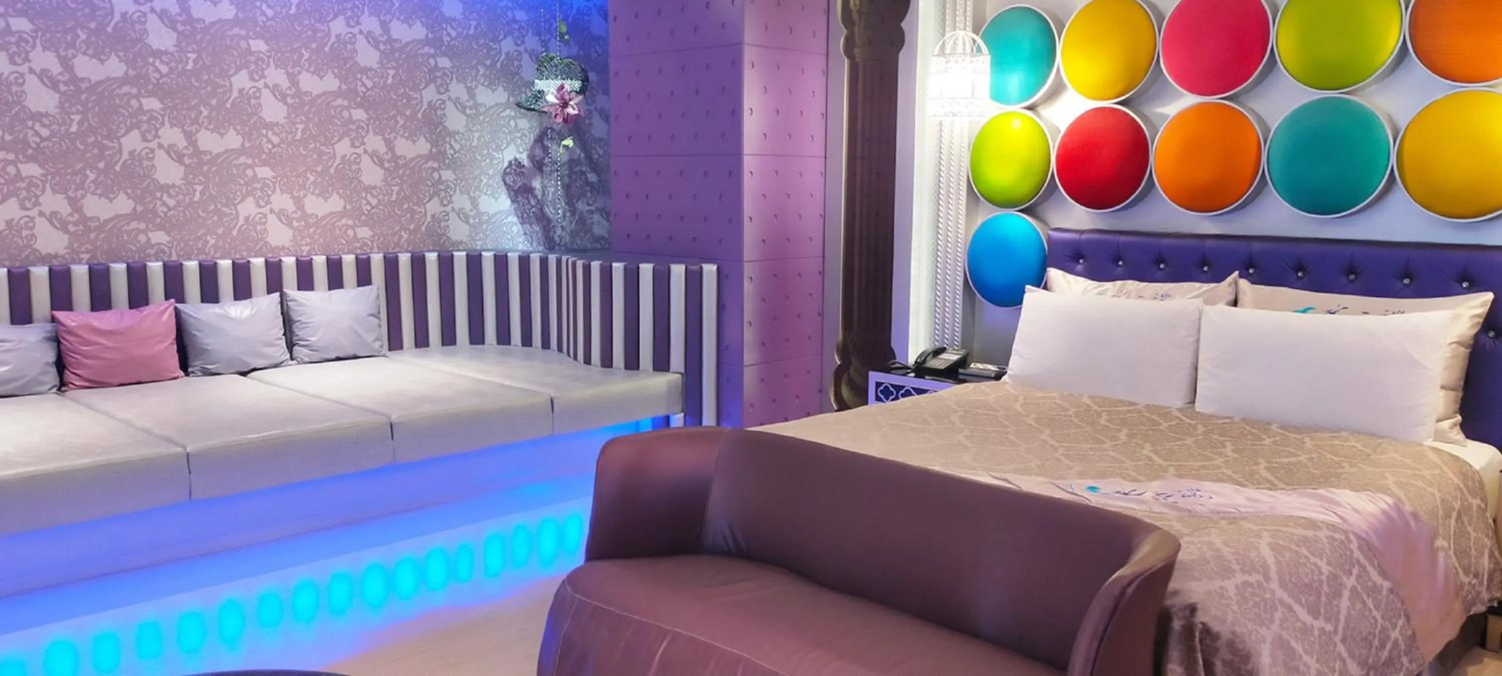 room service, Bed in Icloud Luxury Resort & Hotel