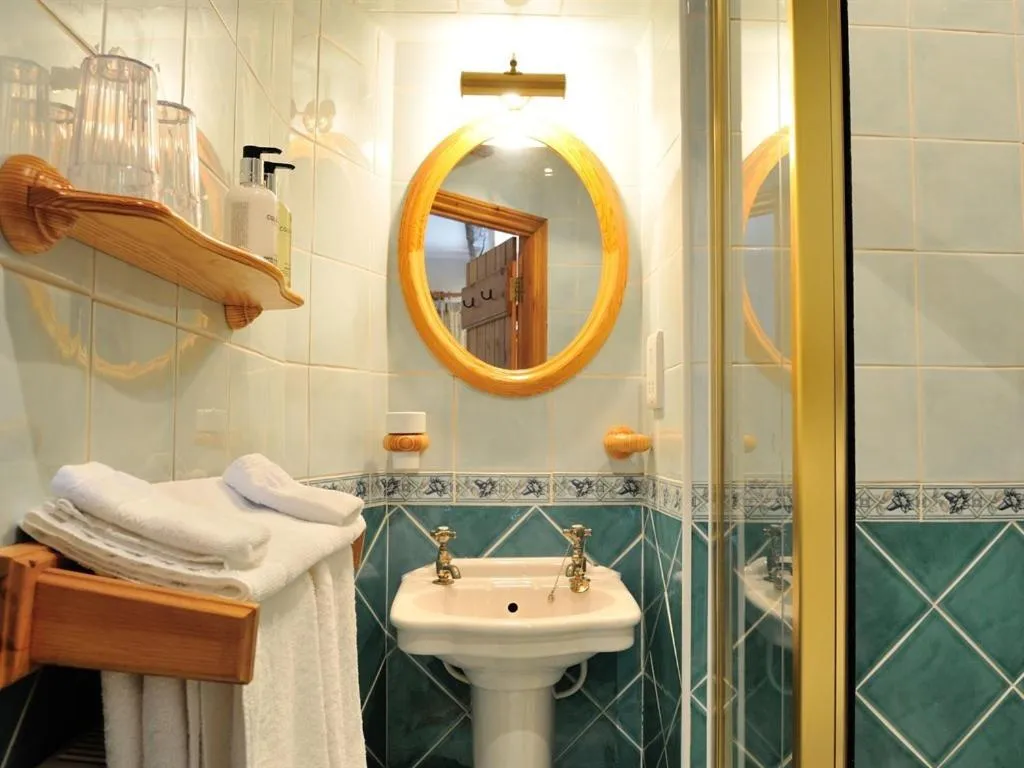 Bathroom in The Castle Arms Inn