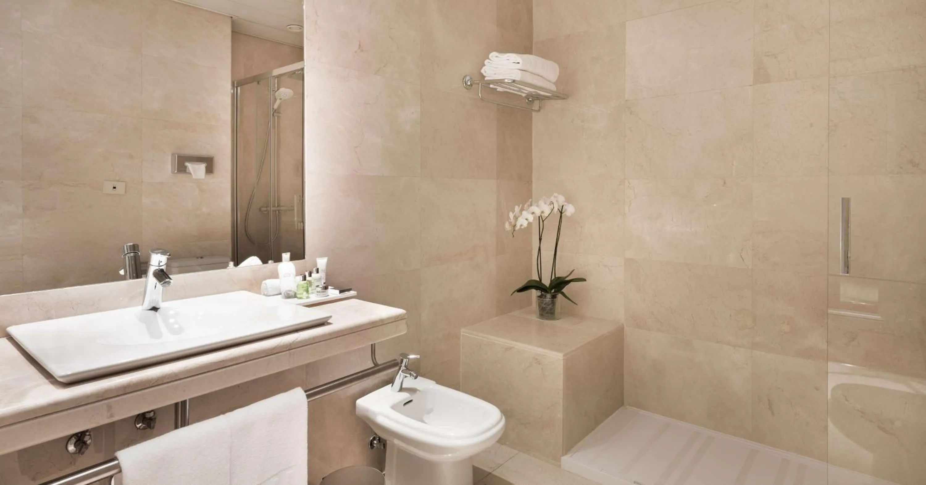 Bathroom in NH Collection Madrid Abascal