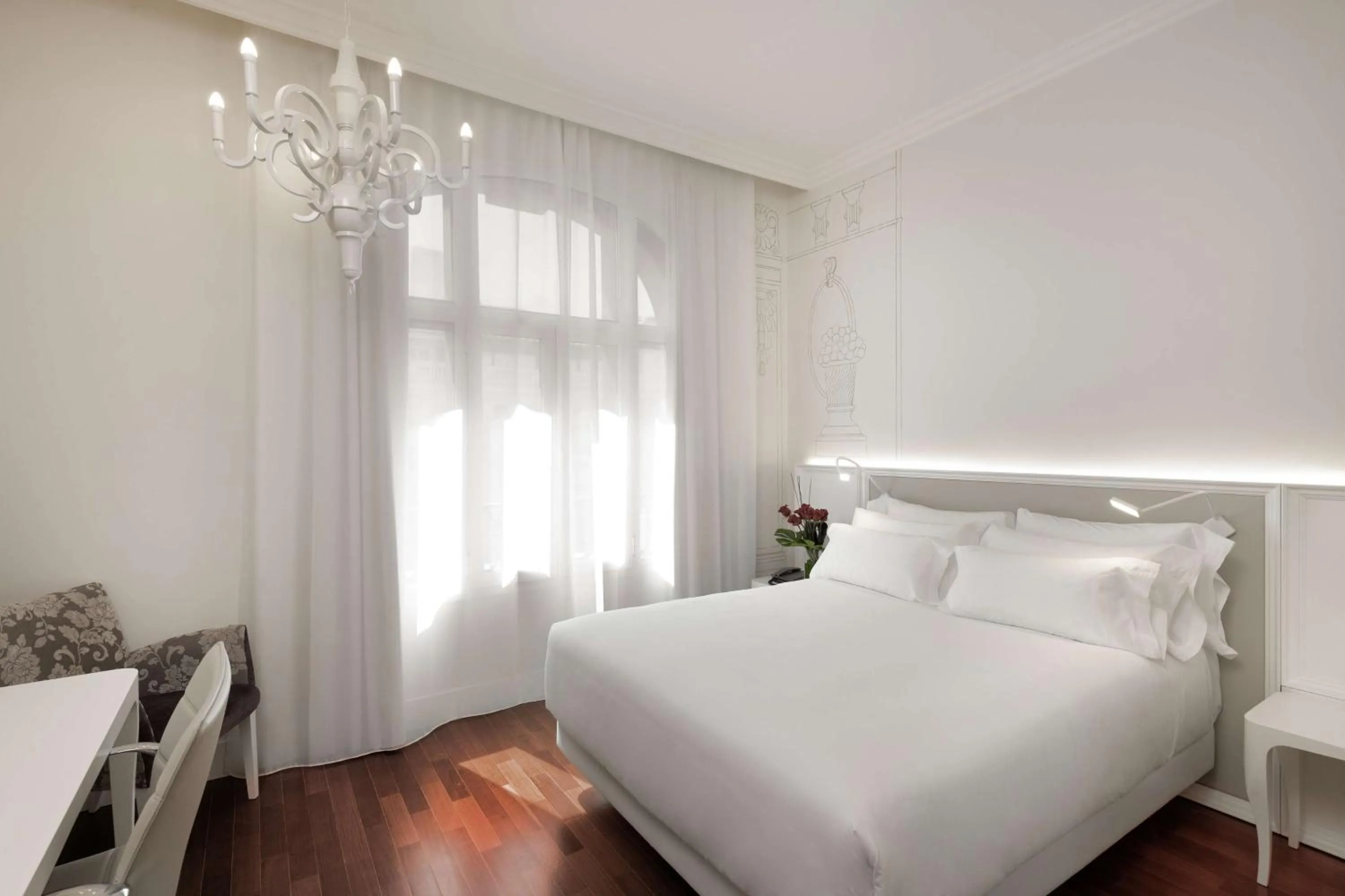 Photo of the whole room, Bed in NH Collection Madrid Abascal