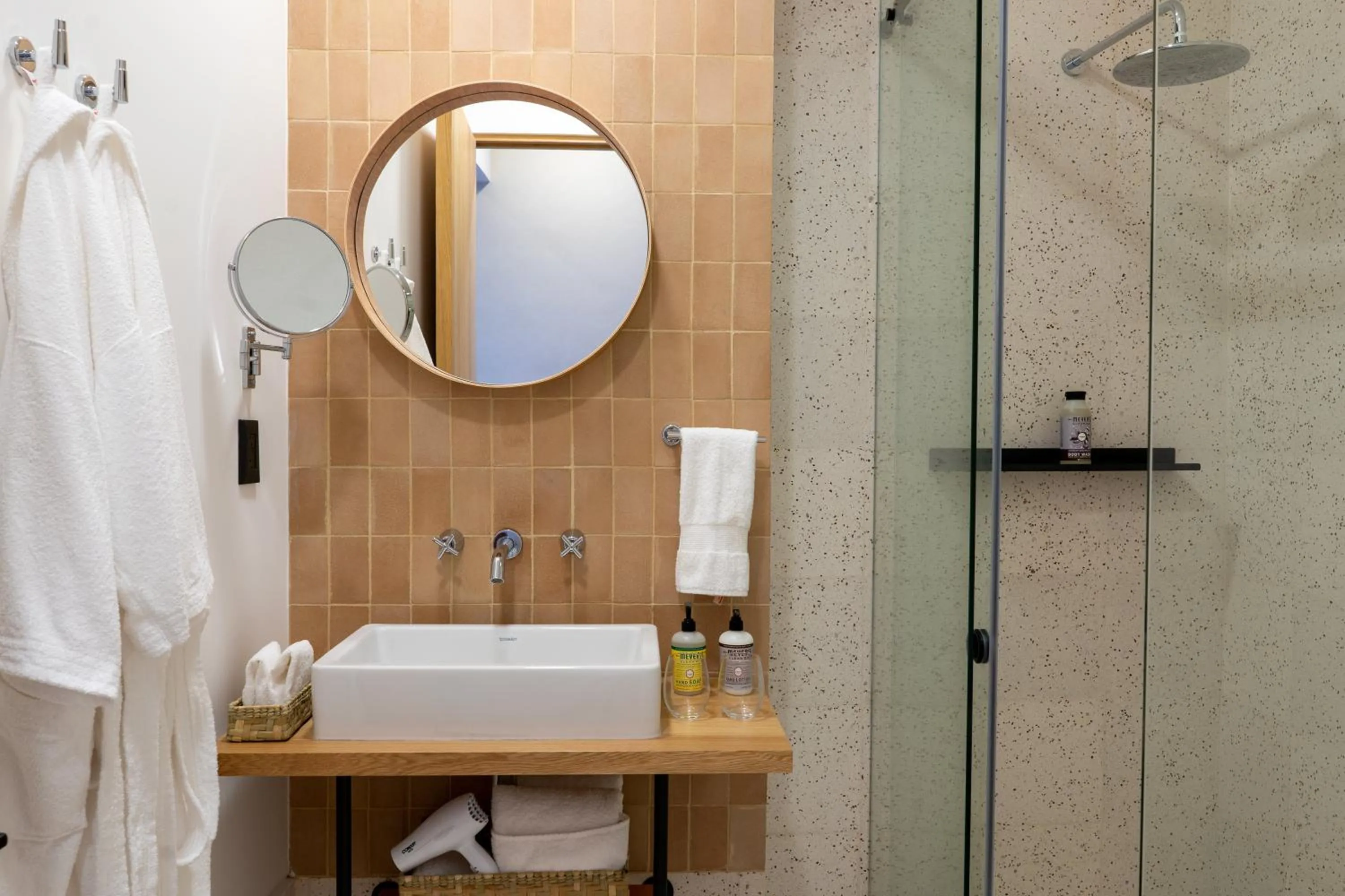 Shower in Ana Polanco Apartments