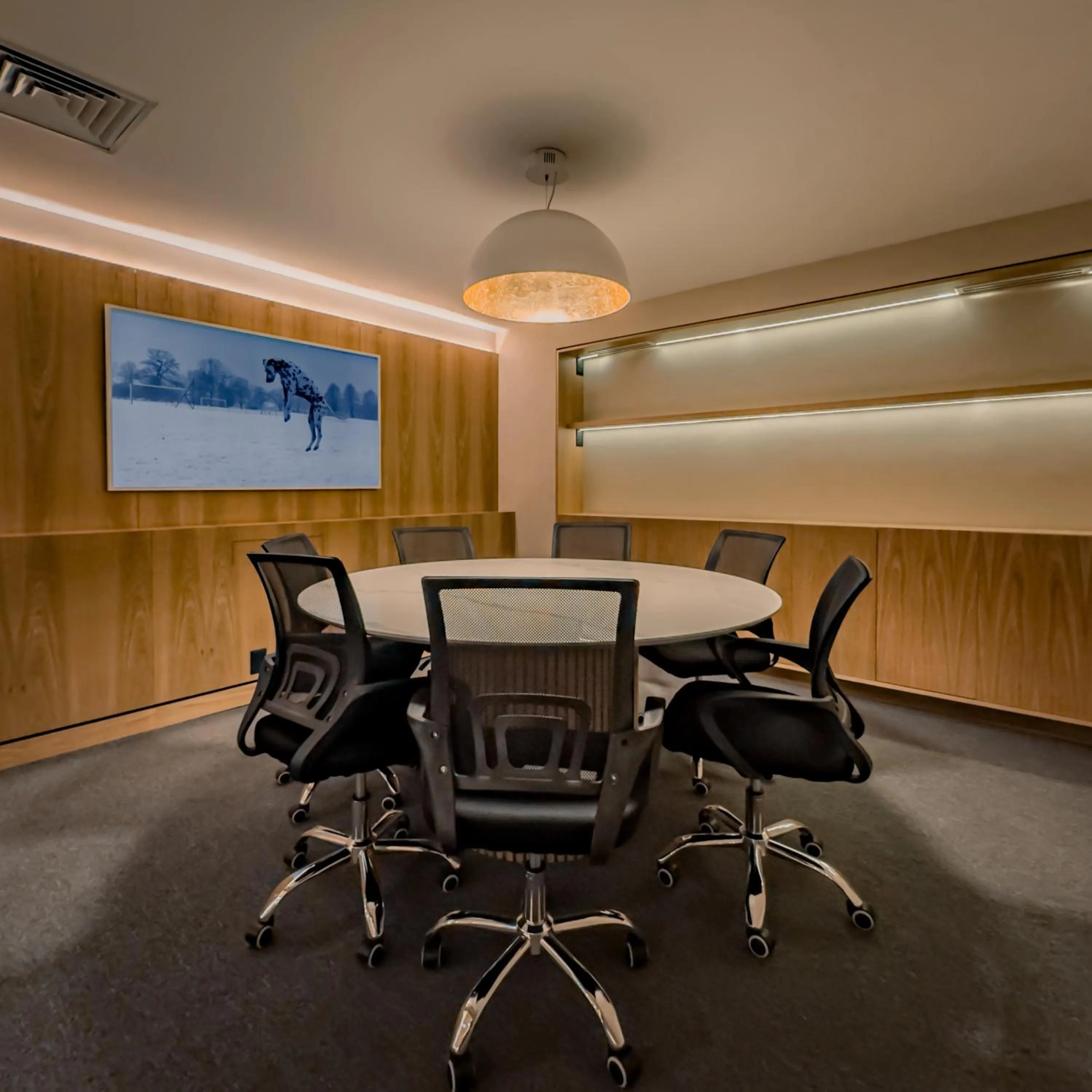Business facilities in Ana Polanco Apartments