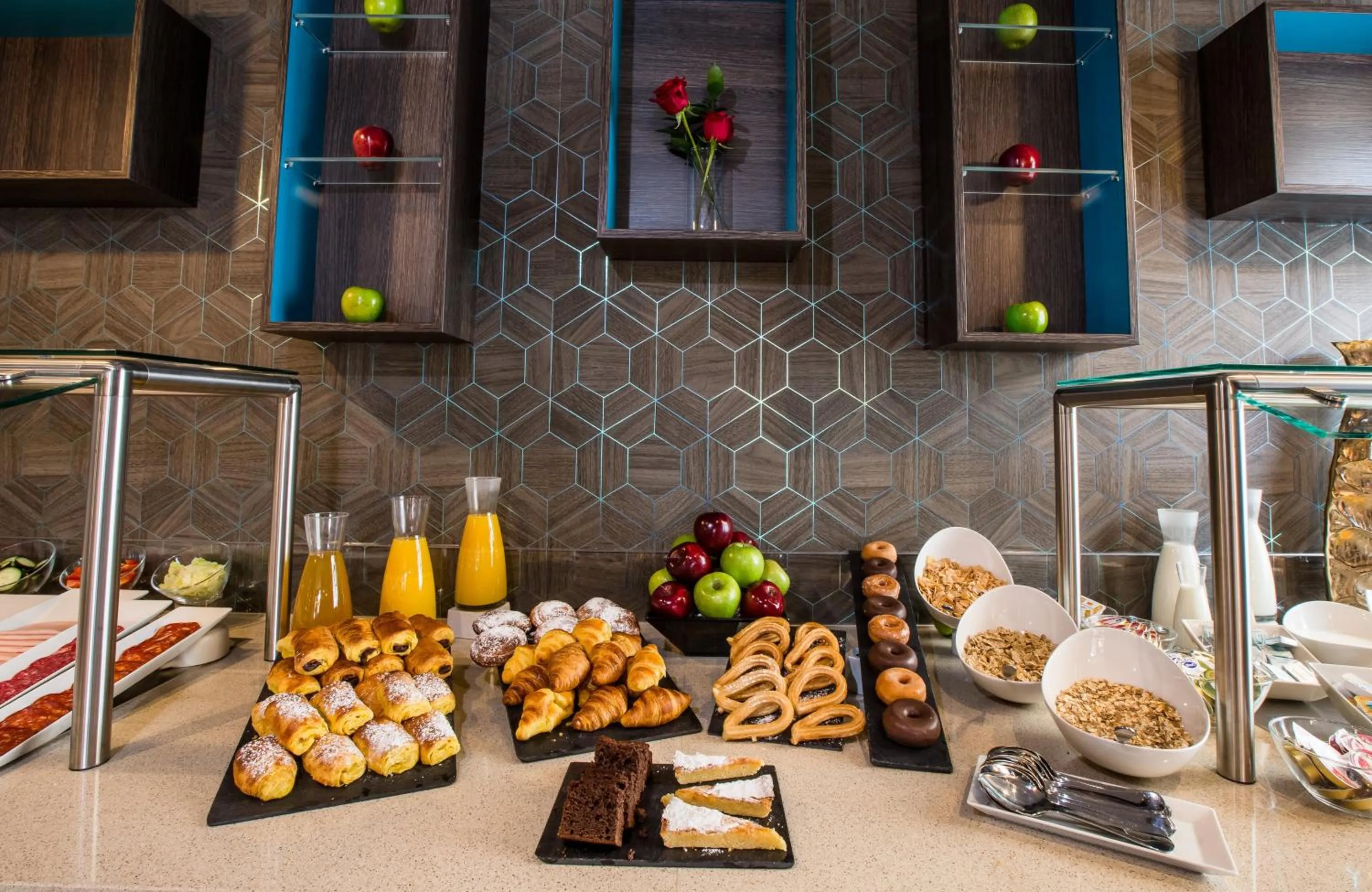 Buffet breakfast in Leonardo Boutique Hotel Madrid