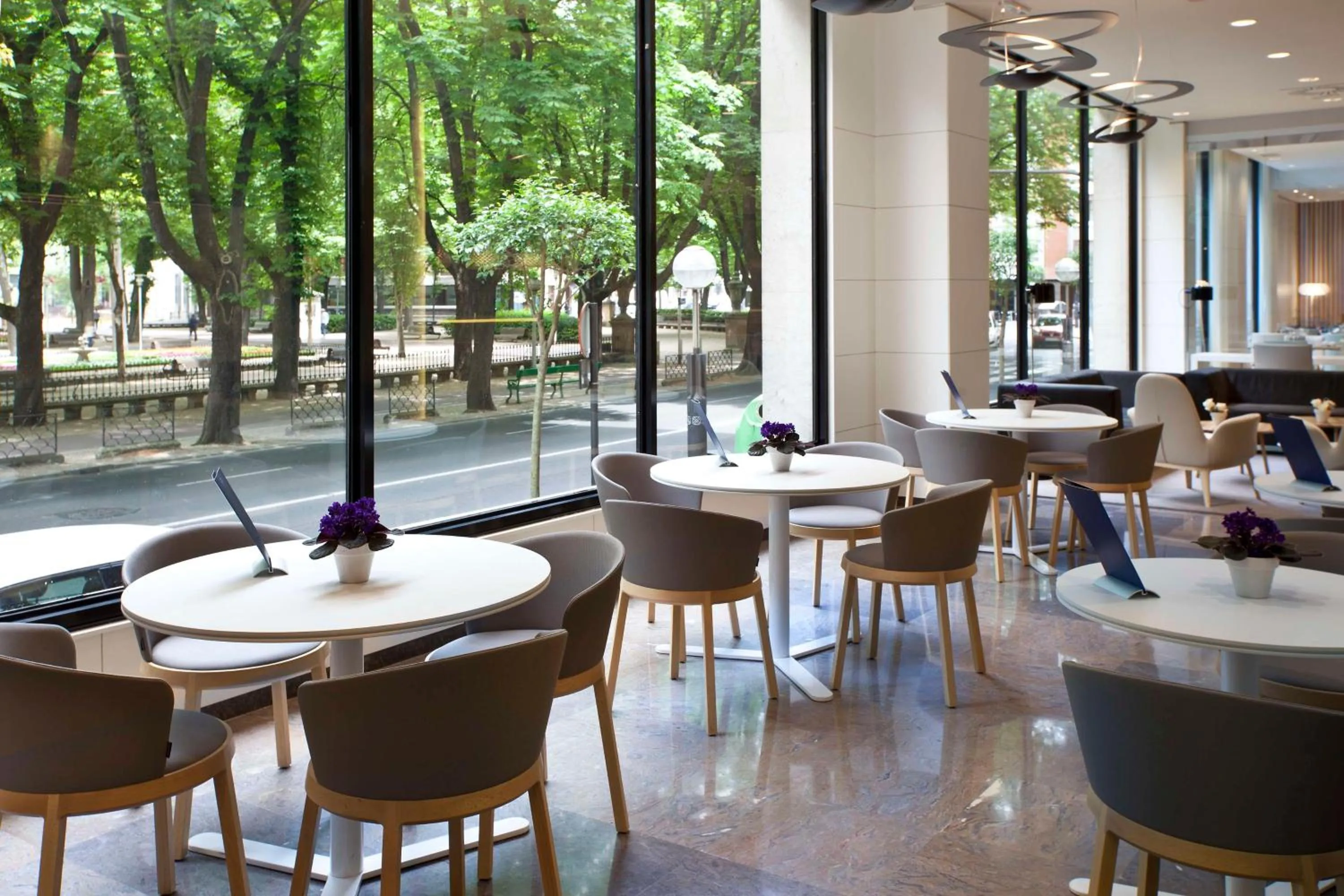 Restaurant/places to eat in NH Canciller Ayala Vitoria