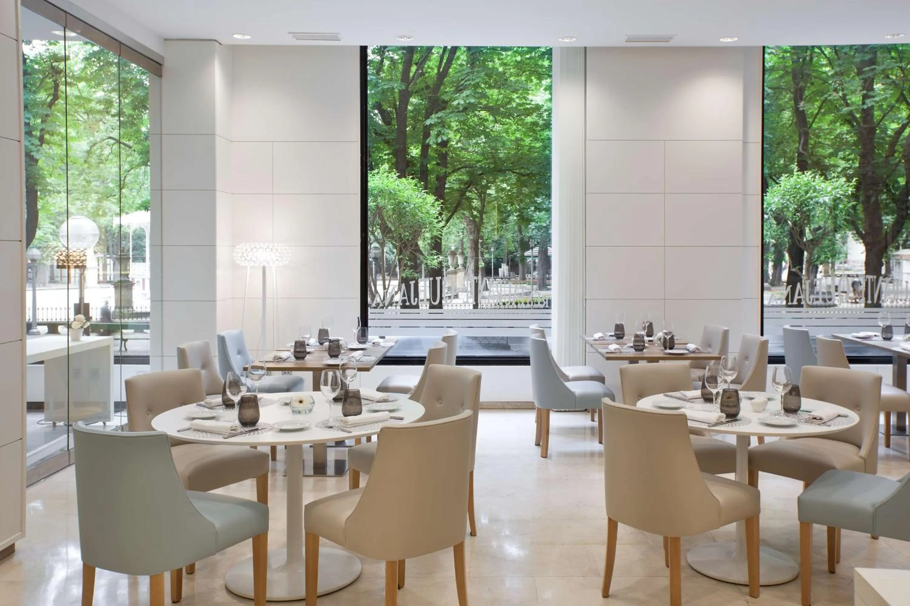 Restaurant/places to eat in NH Canciller Ayala Vitoria