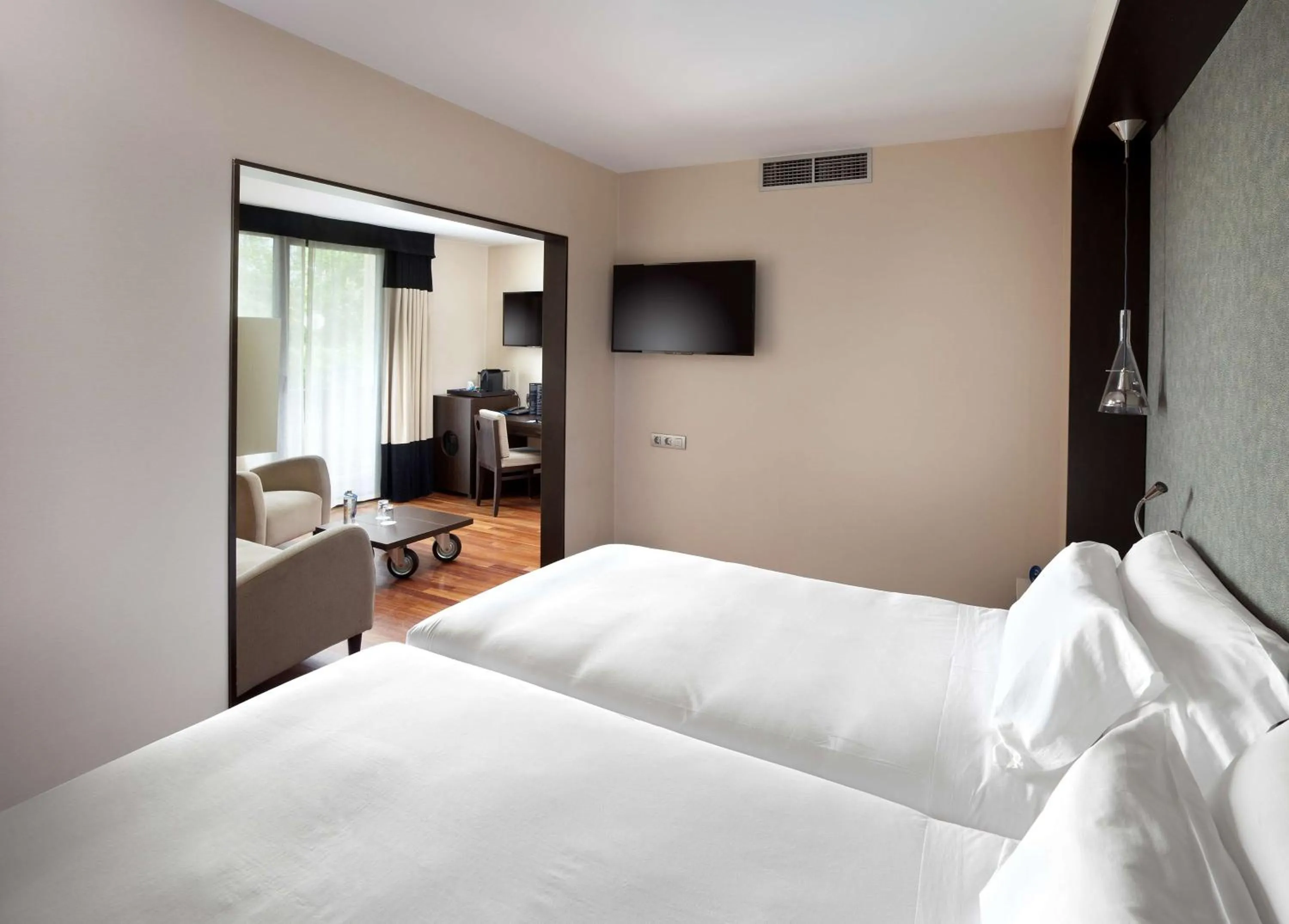 Photo of the whole room, Bed in NH Canciller Ayala Vitoria