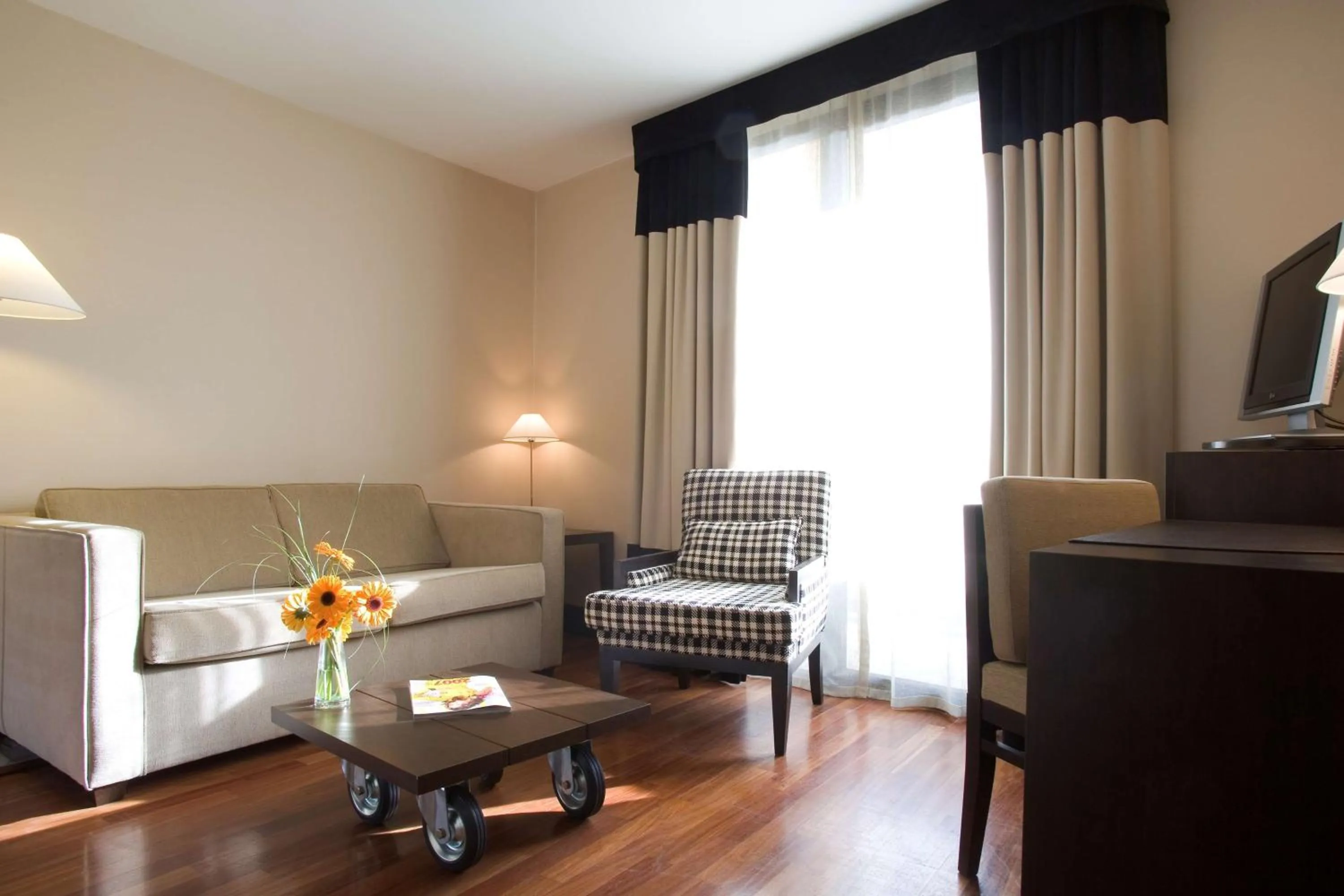 Photo of the whole room in NH Canciller Ayala Vitoria