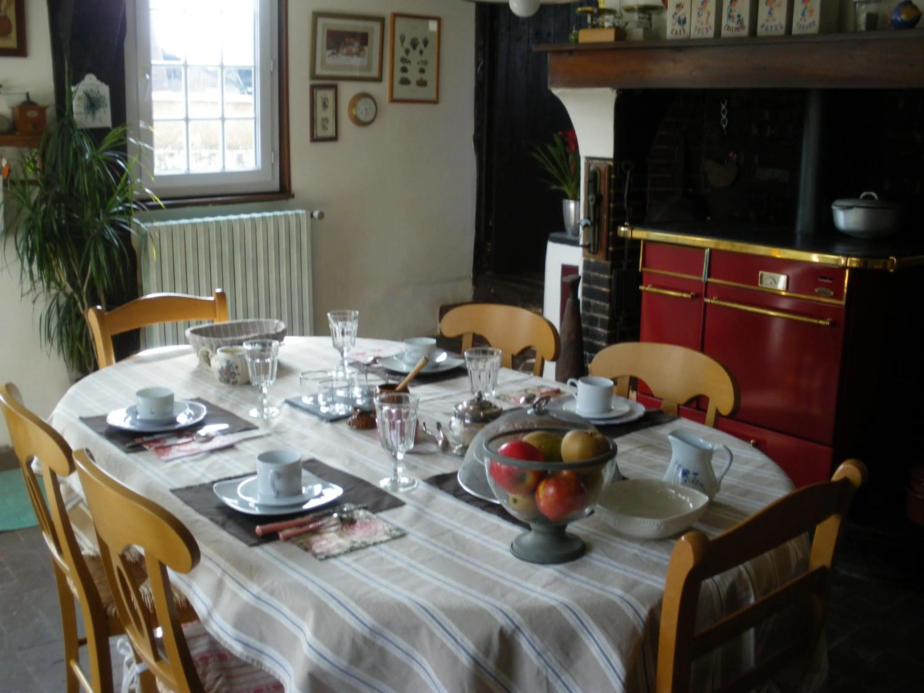 Restaurant/places to eat in Chambre d'hôtes - Le jardin des Patissons