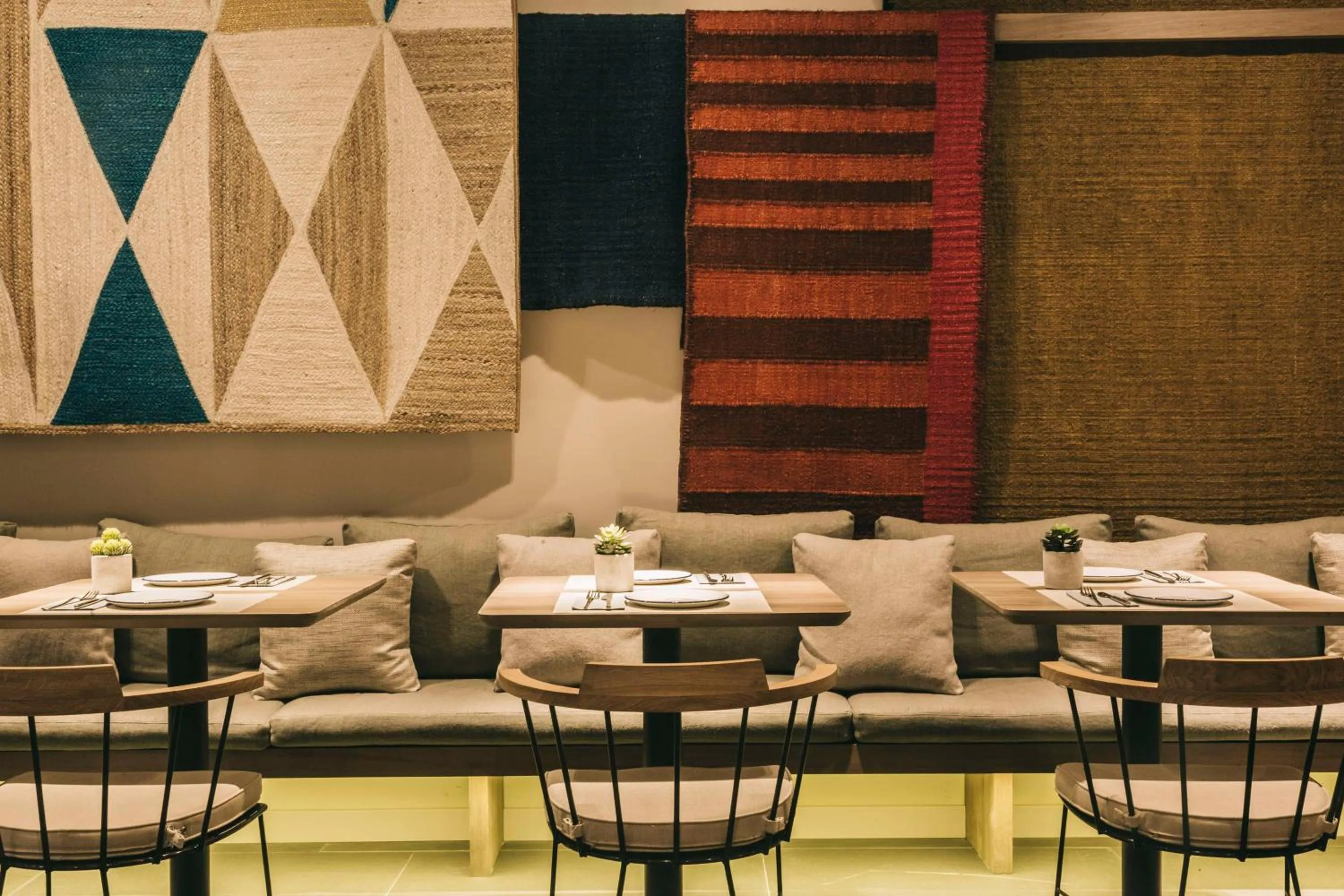 Restaurant/places to eat in NH Madrid Balboa